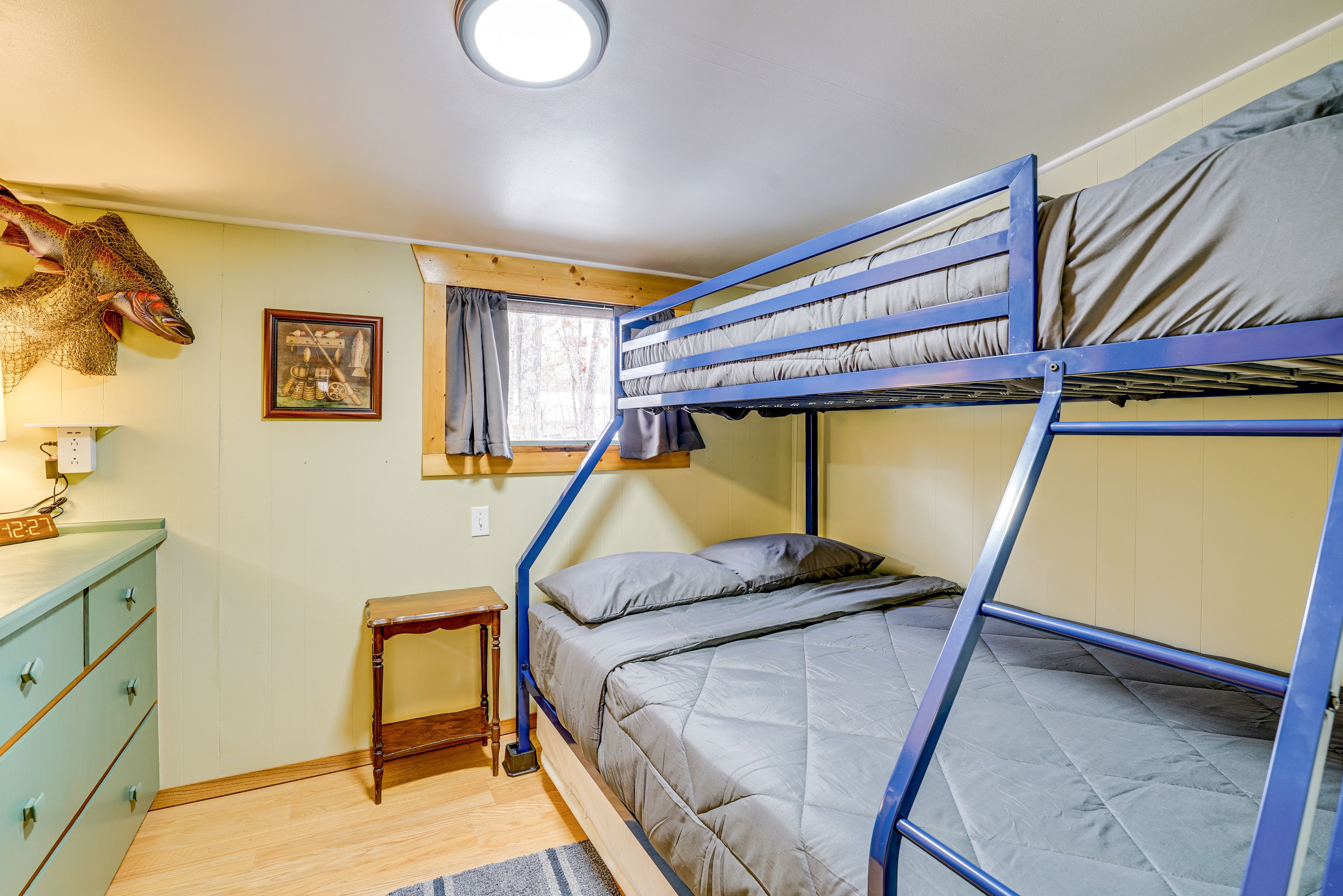 Bedroom 2 | Twin/Full Bunk Bed w/ Twin Trundle Bed