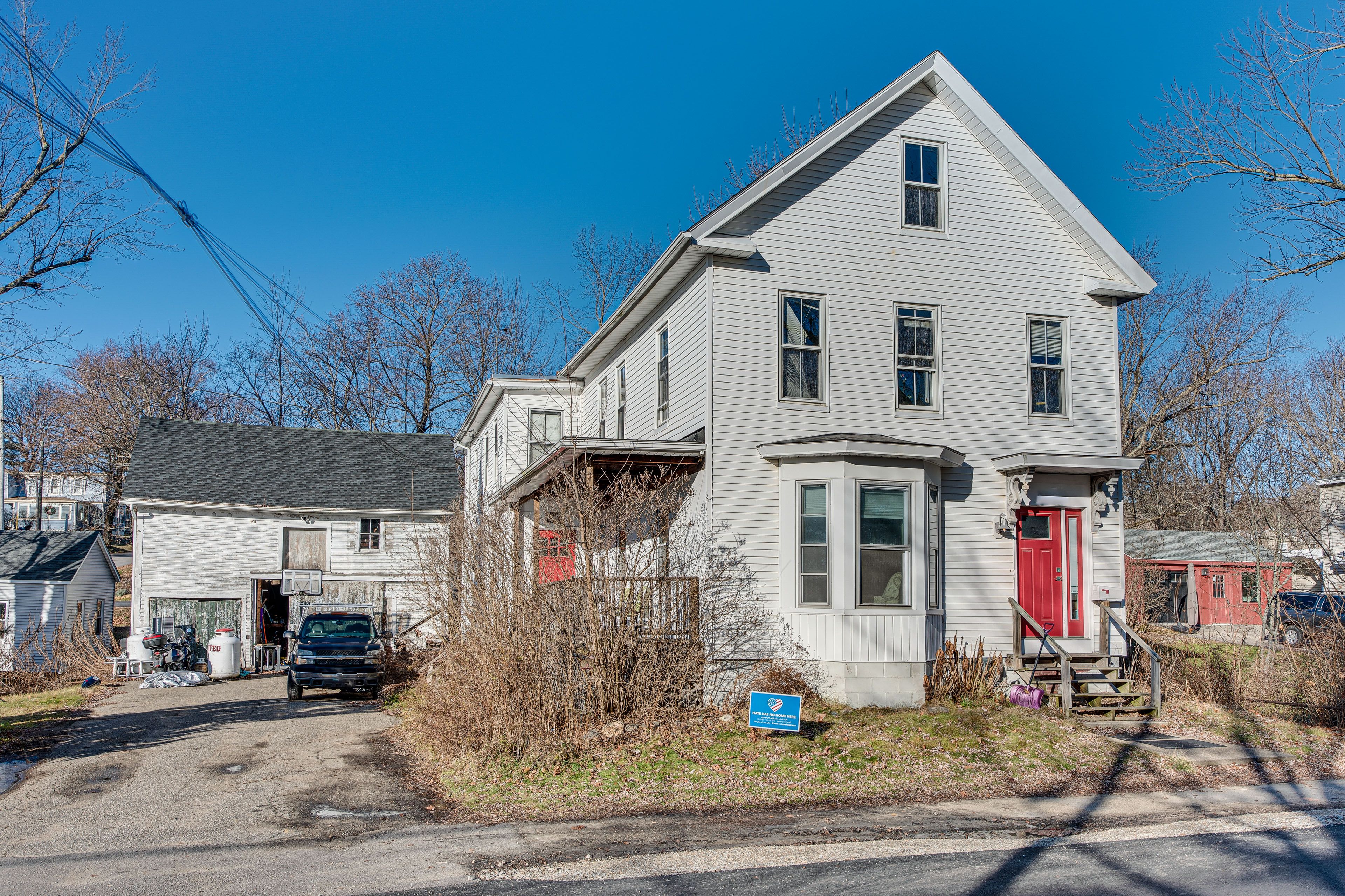 Parking | Driveway (2 Vehicles) | Street Parking | RV/Trailer Parking (40' Max)