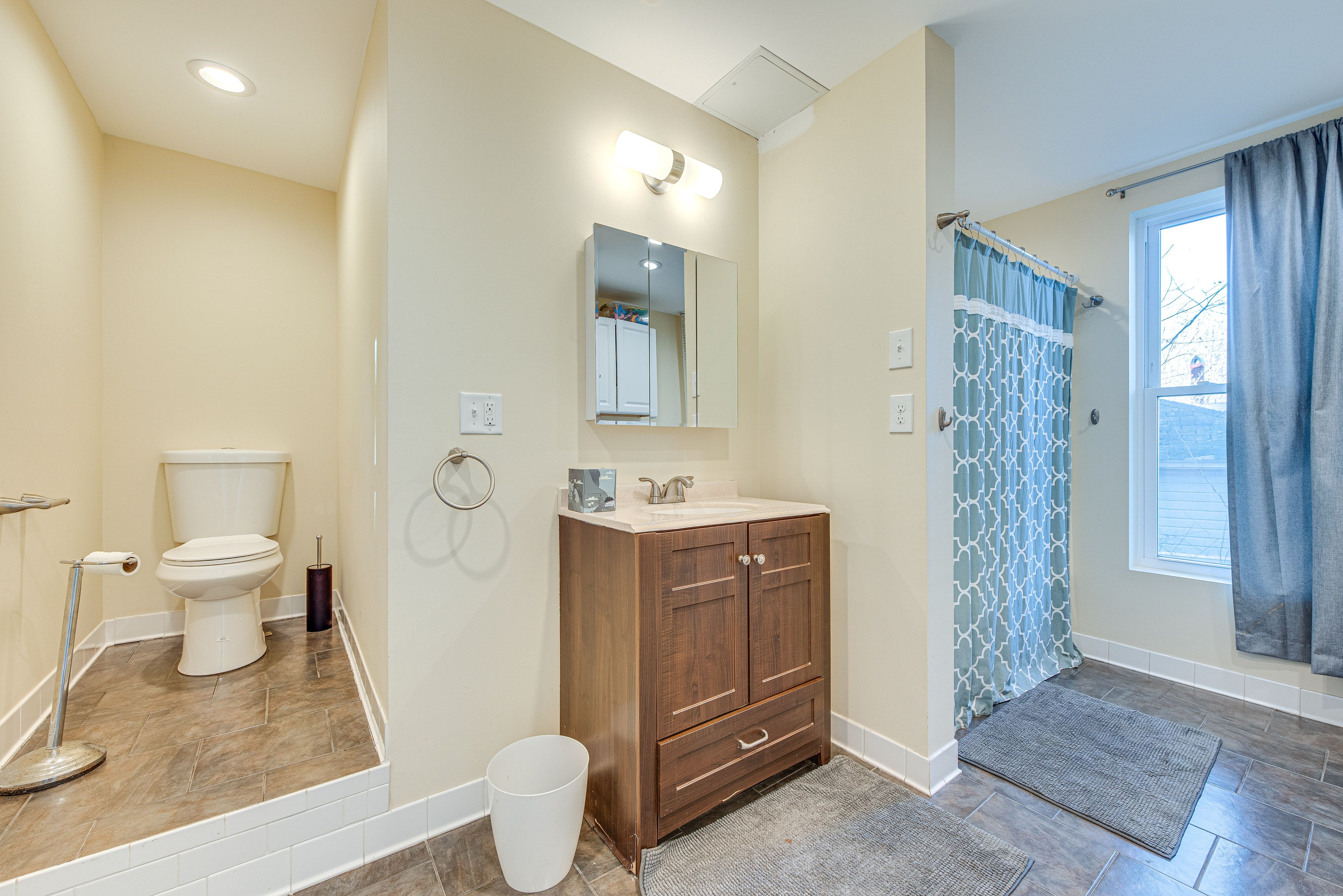 Full Bathroom