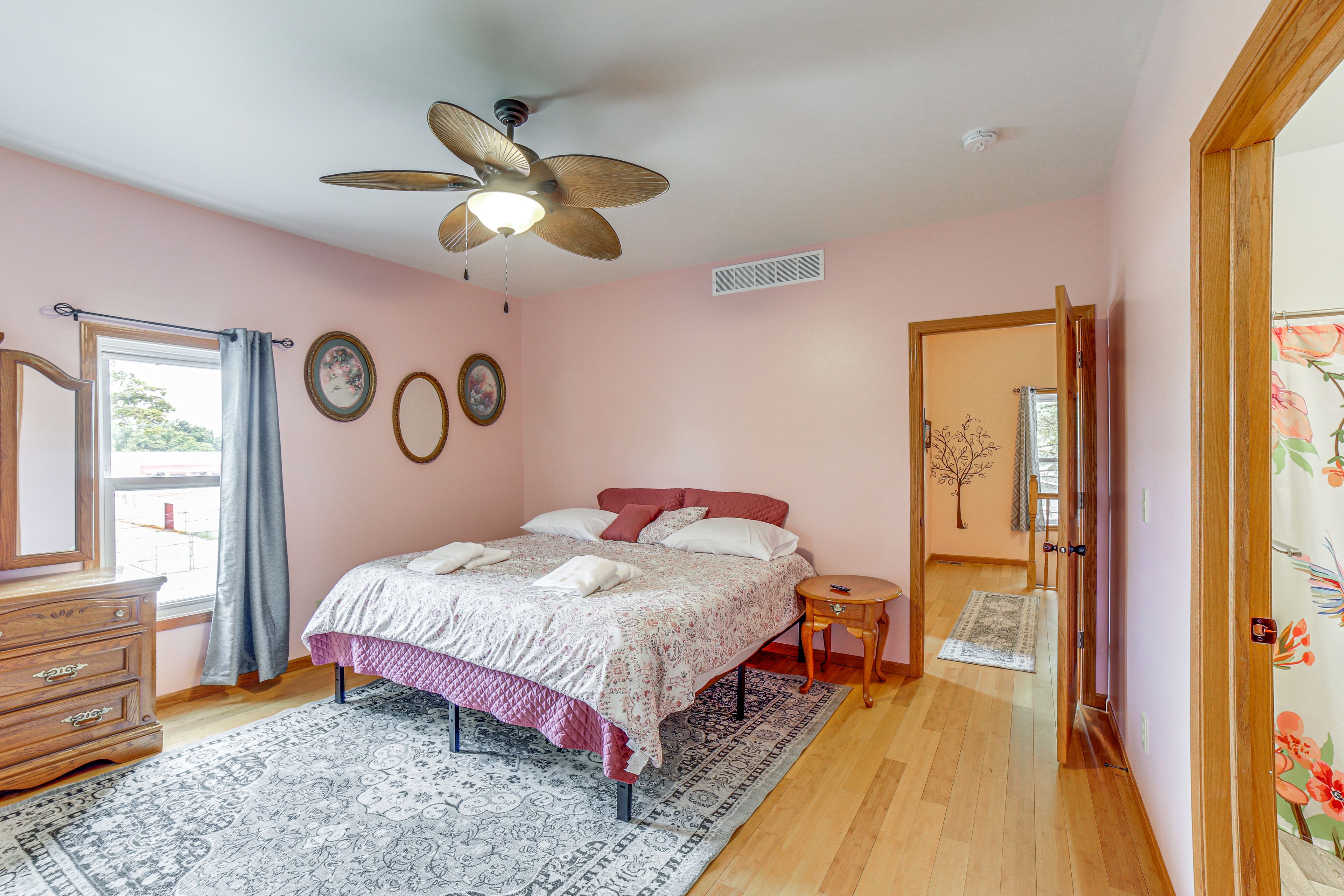 Bedroom 1 | King Bed | En-Suite Bathroom | 2nd Floor