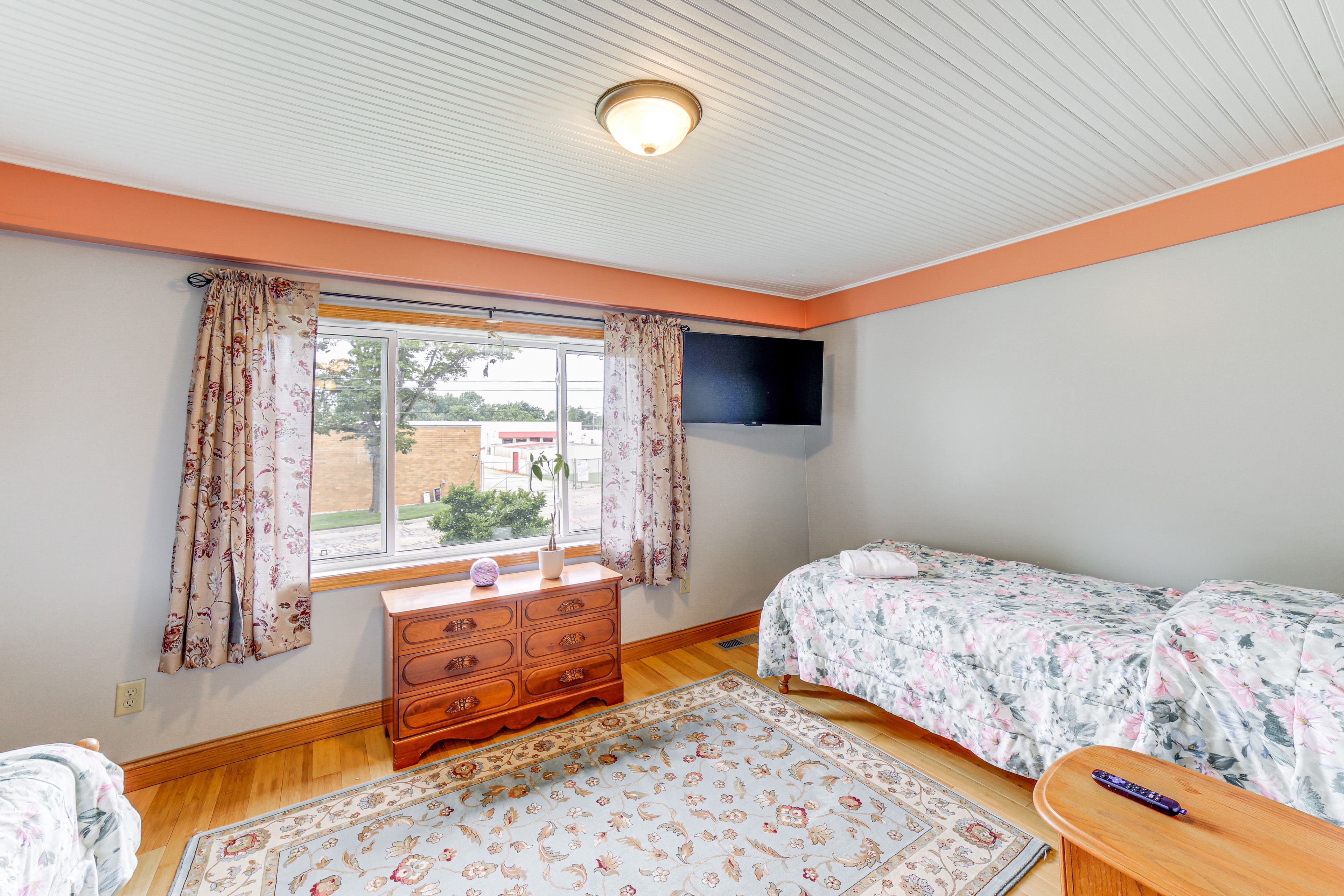 Sleeping Nook | 2 Twin Beds | 1st Floor