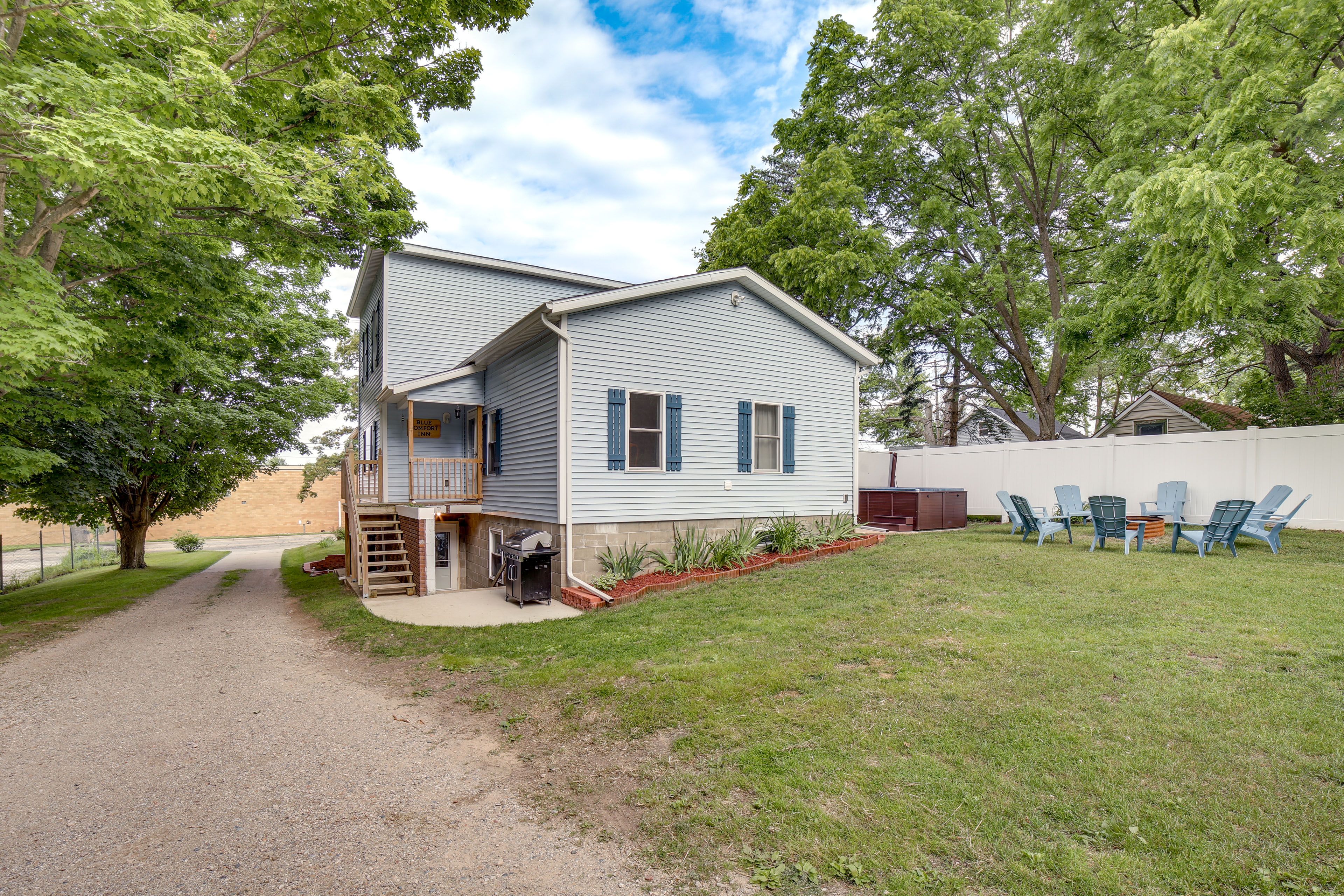 Yard | Gas Grill | Horseshoes