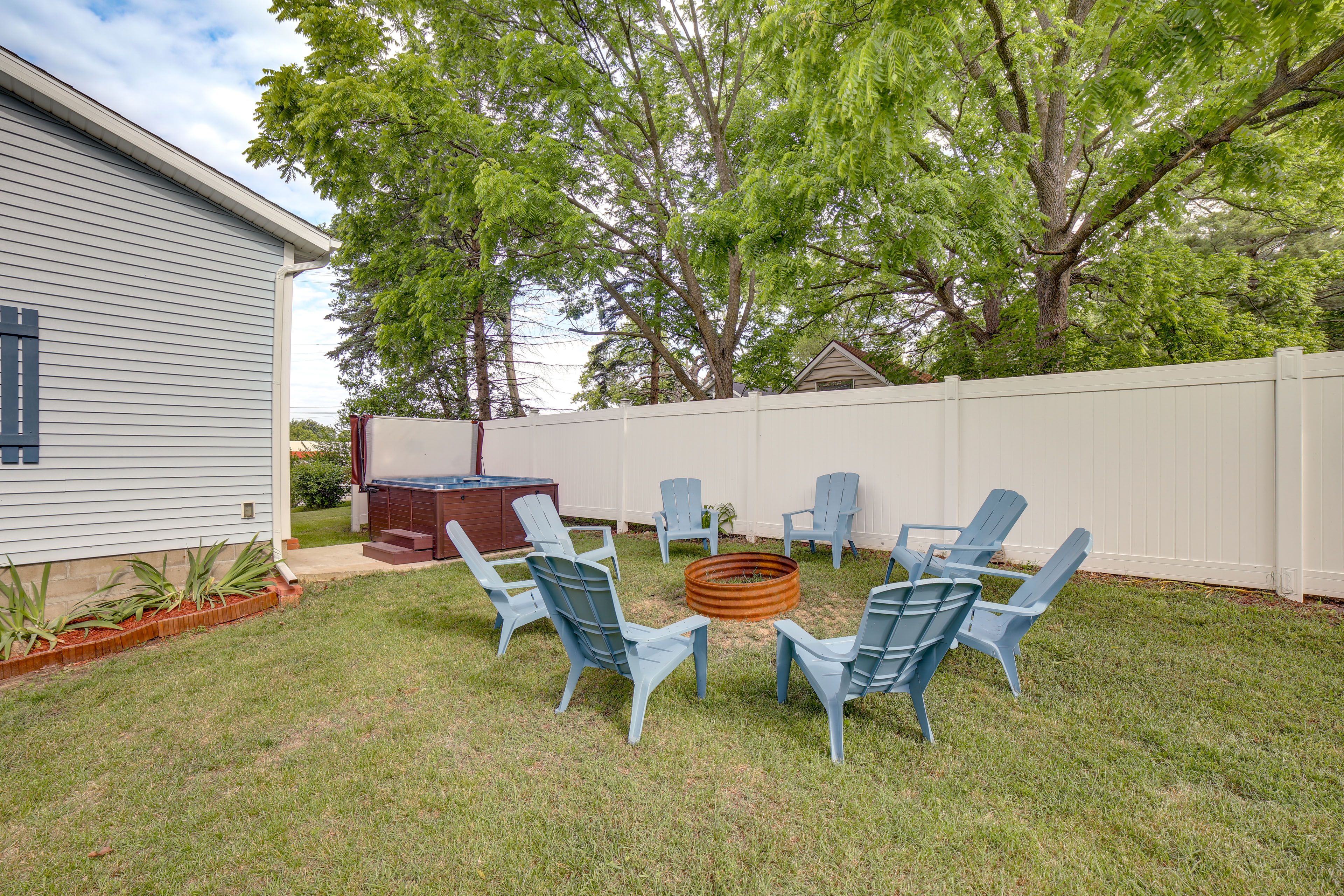 Yard | Hot Tub | 2 Fire Pits