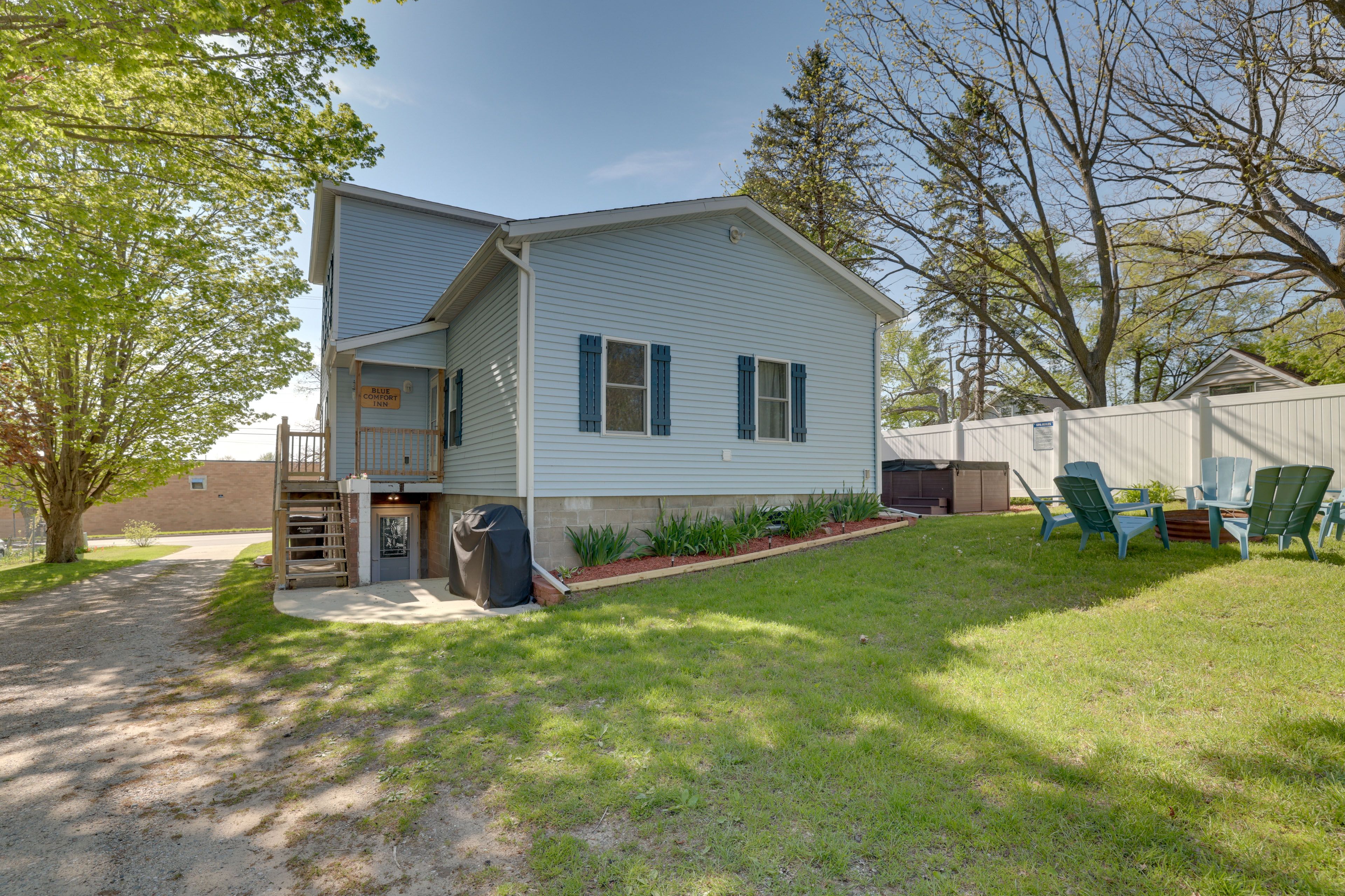 Yard | Gas Grill | Horseshoes