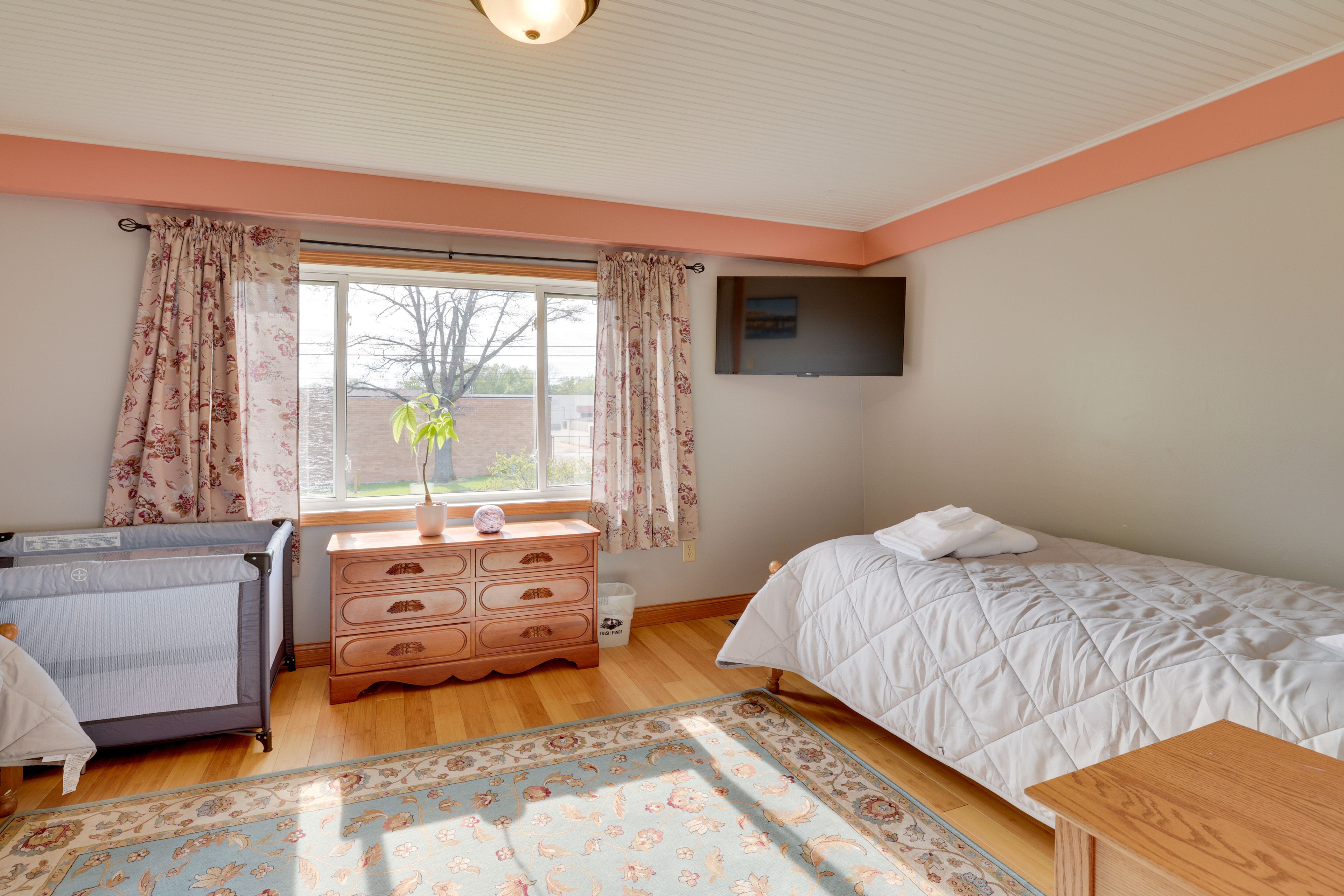Sleeping Nook | 2 Twin Beds | 1st Floor