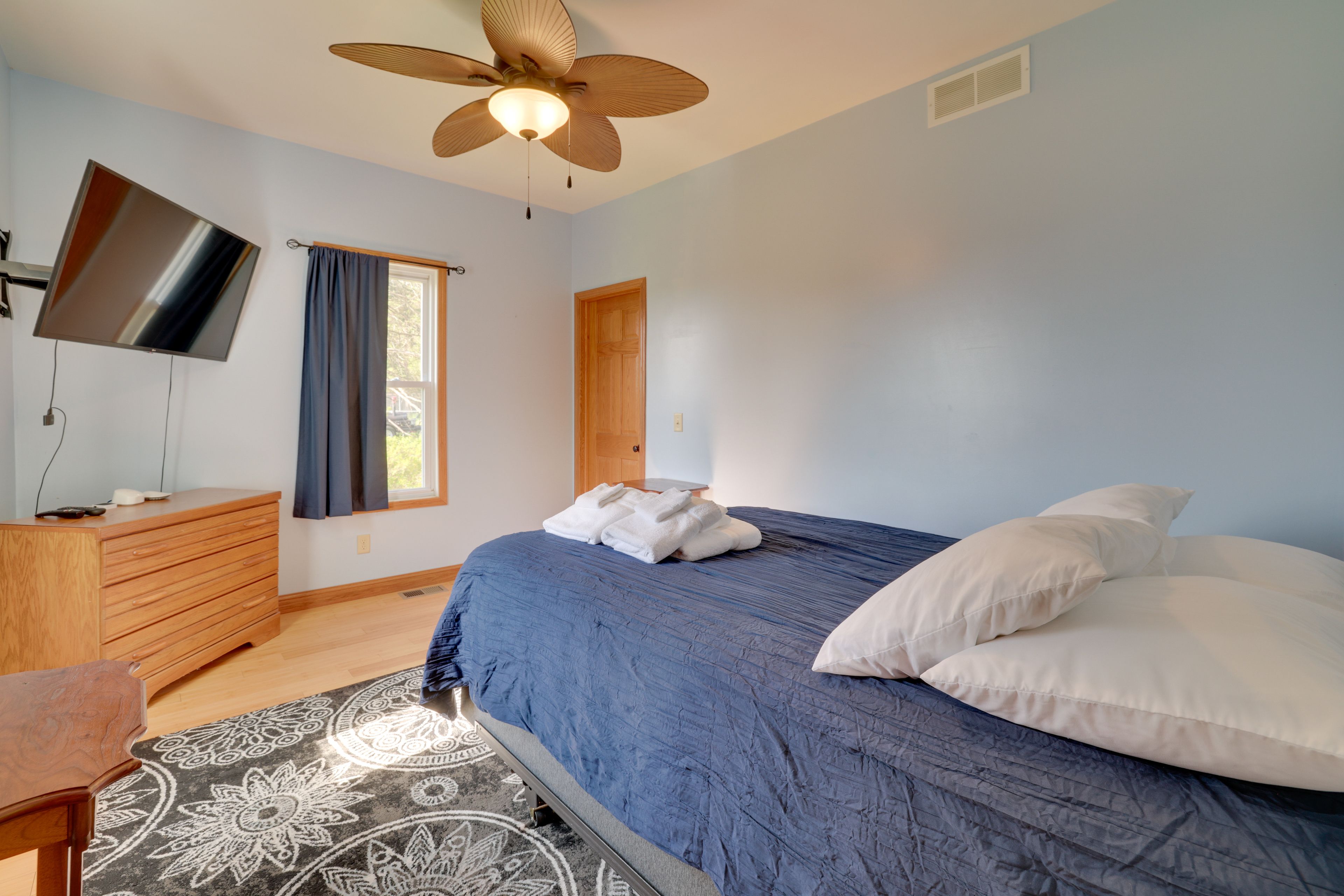 Bedroom 3 | Queen Bed | 1st Floor