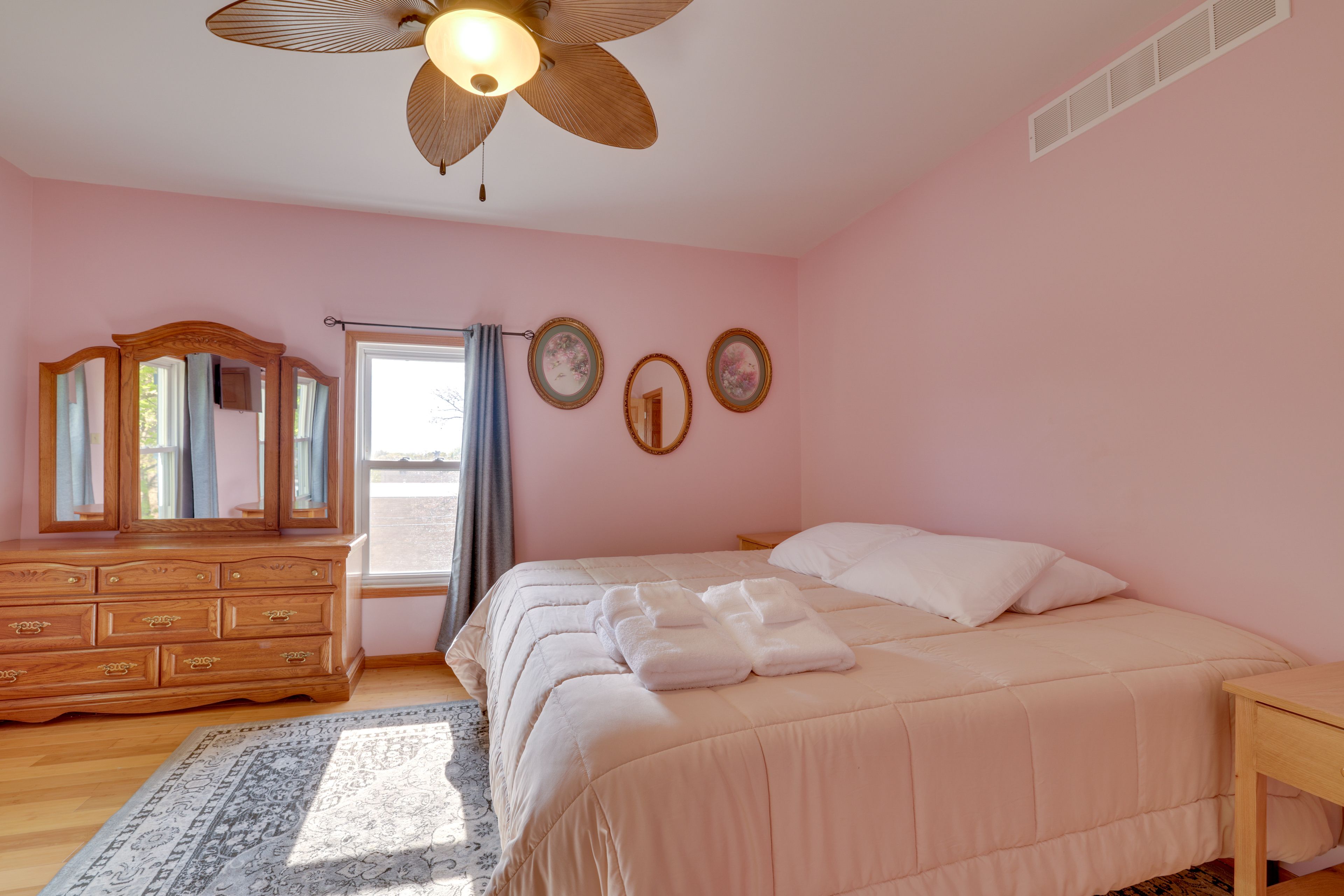 Bedroom 1 | King Bed | En-Suite Bathroom | 2nd Floor
