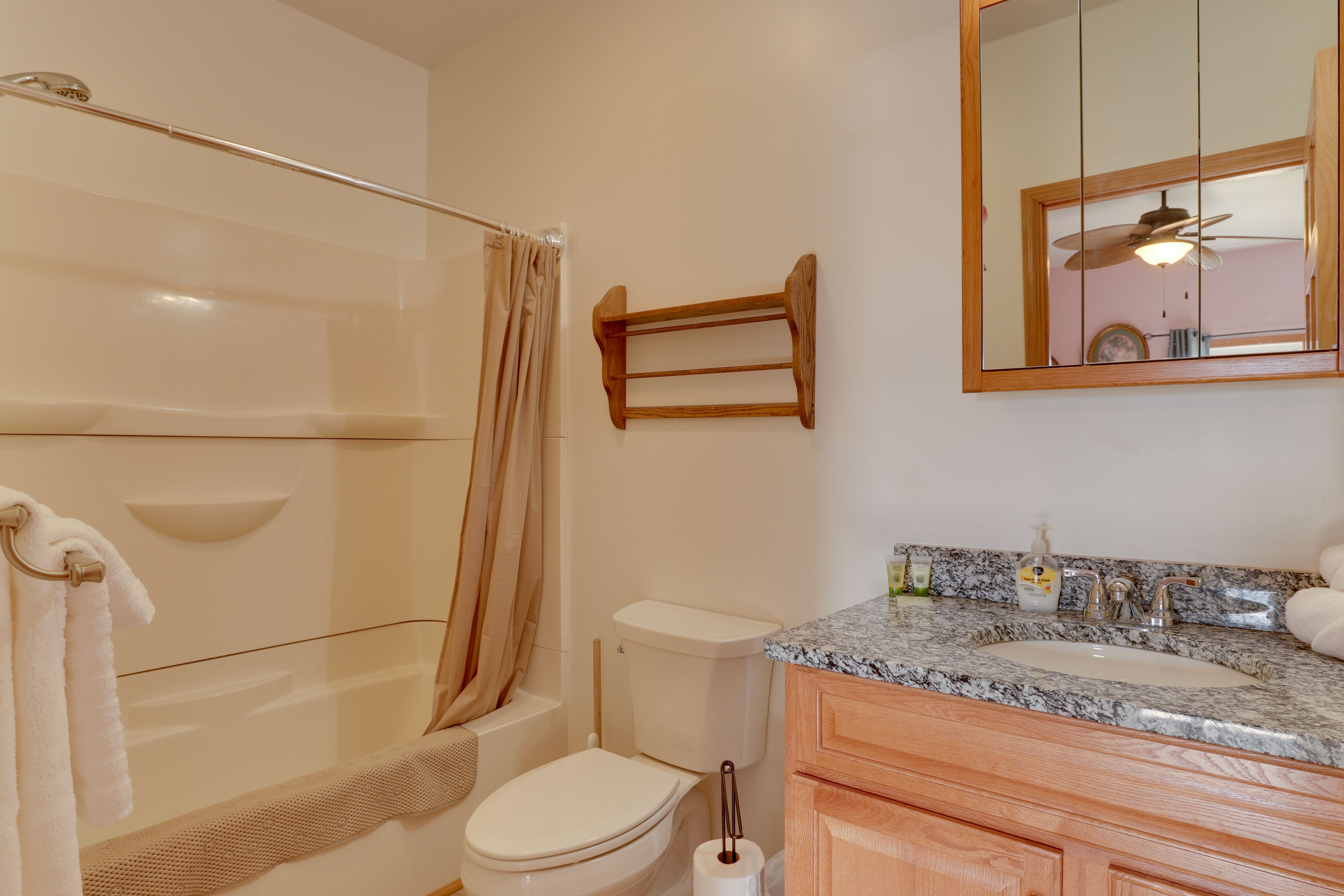 En-Suite Bathroom | Complimentary Toiletries | 2nd Floor