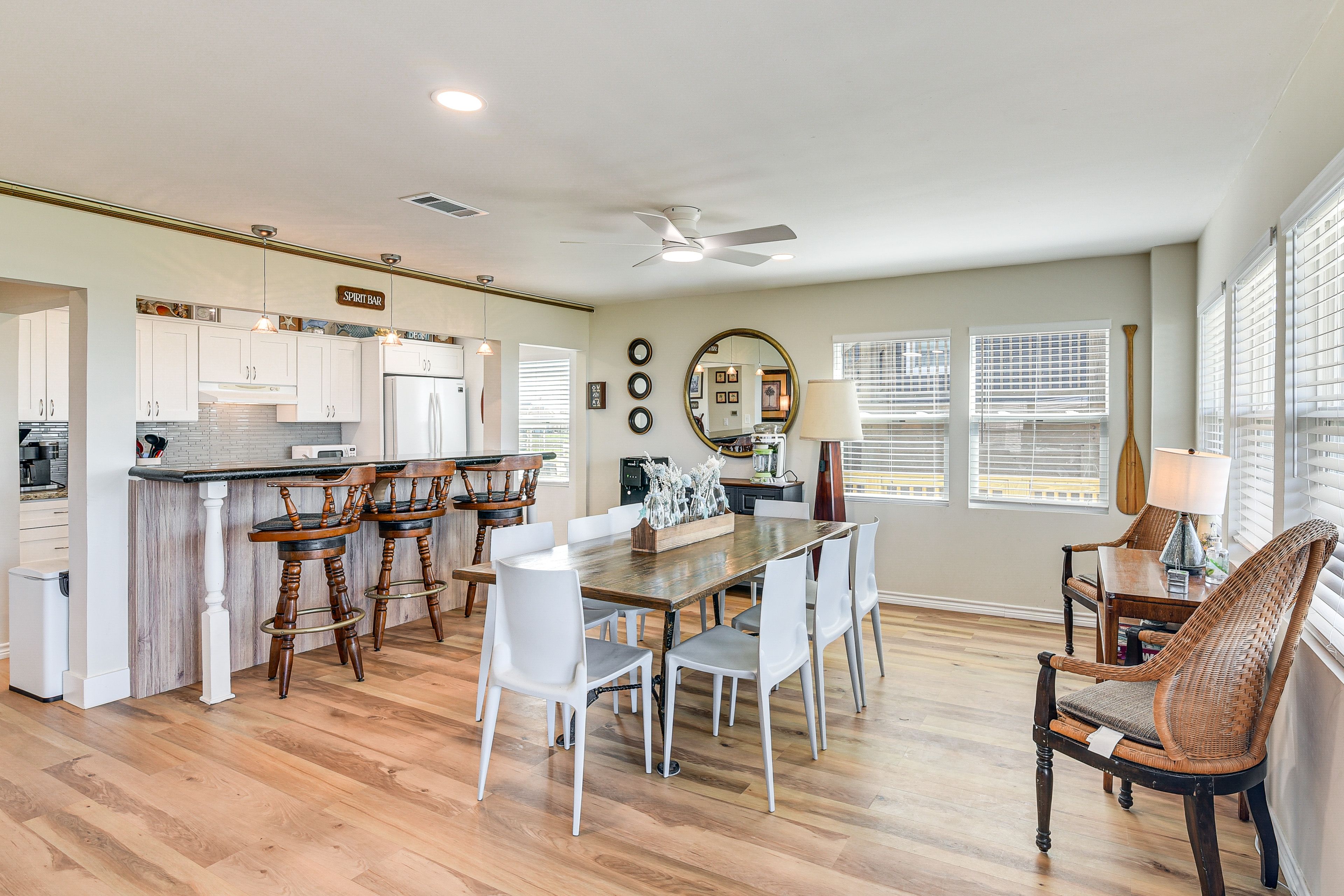 Dining Area | Dishware & Flatware Provided