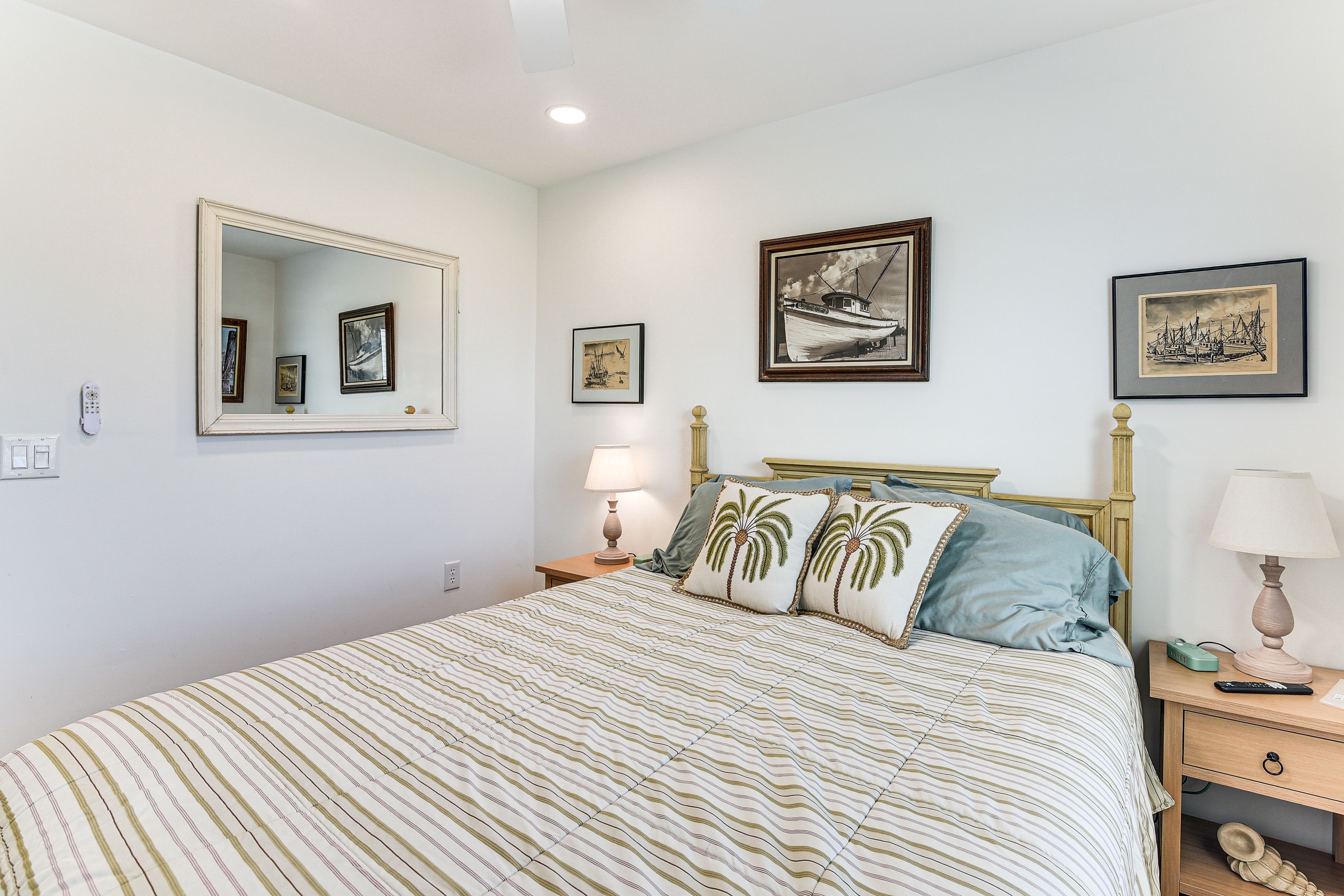 Bedroom 2 | Queen Bed