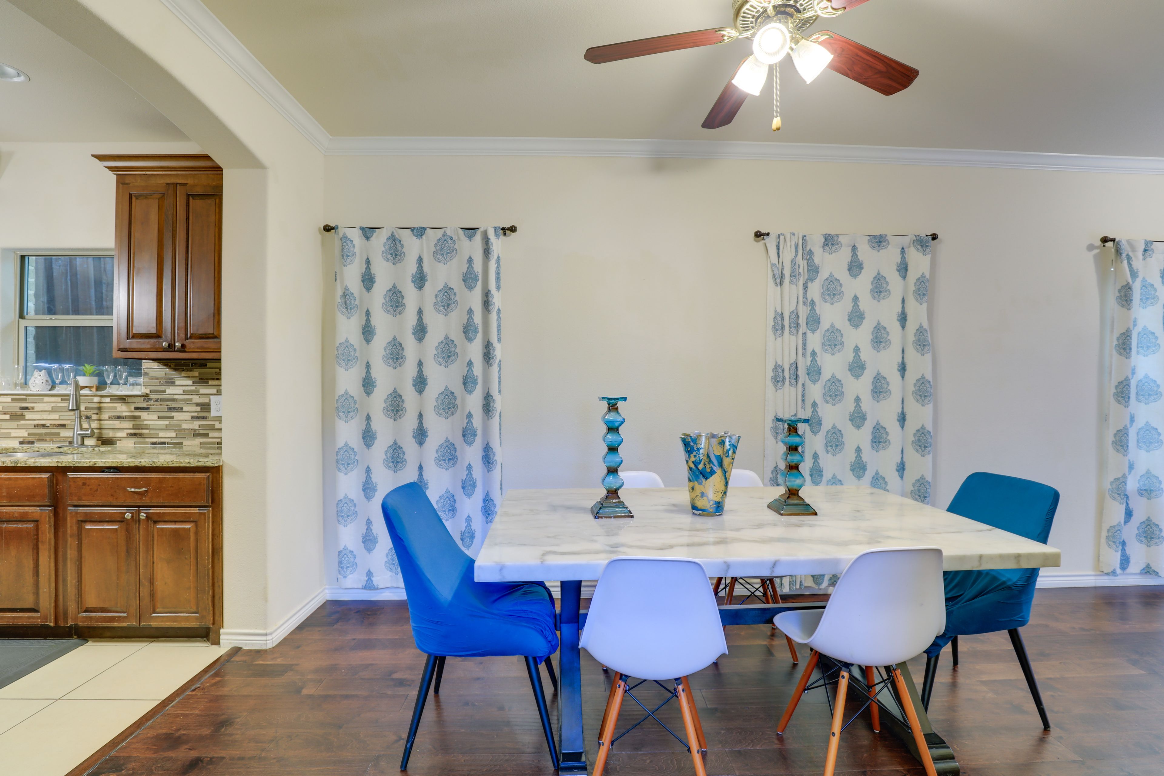 Dining Room | Dishes & Flatware Provided