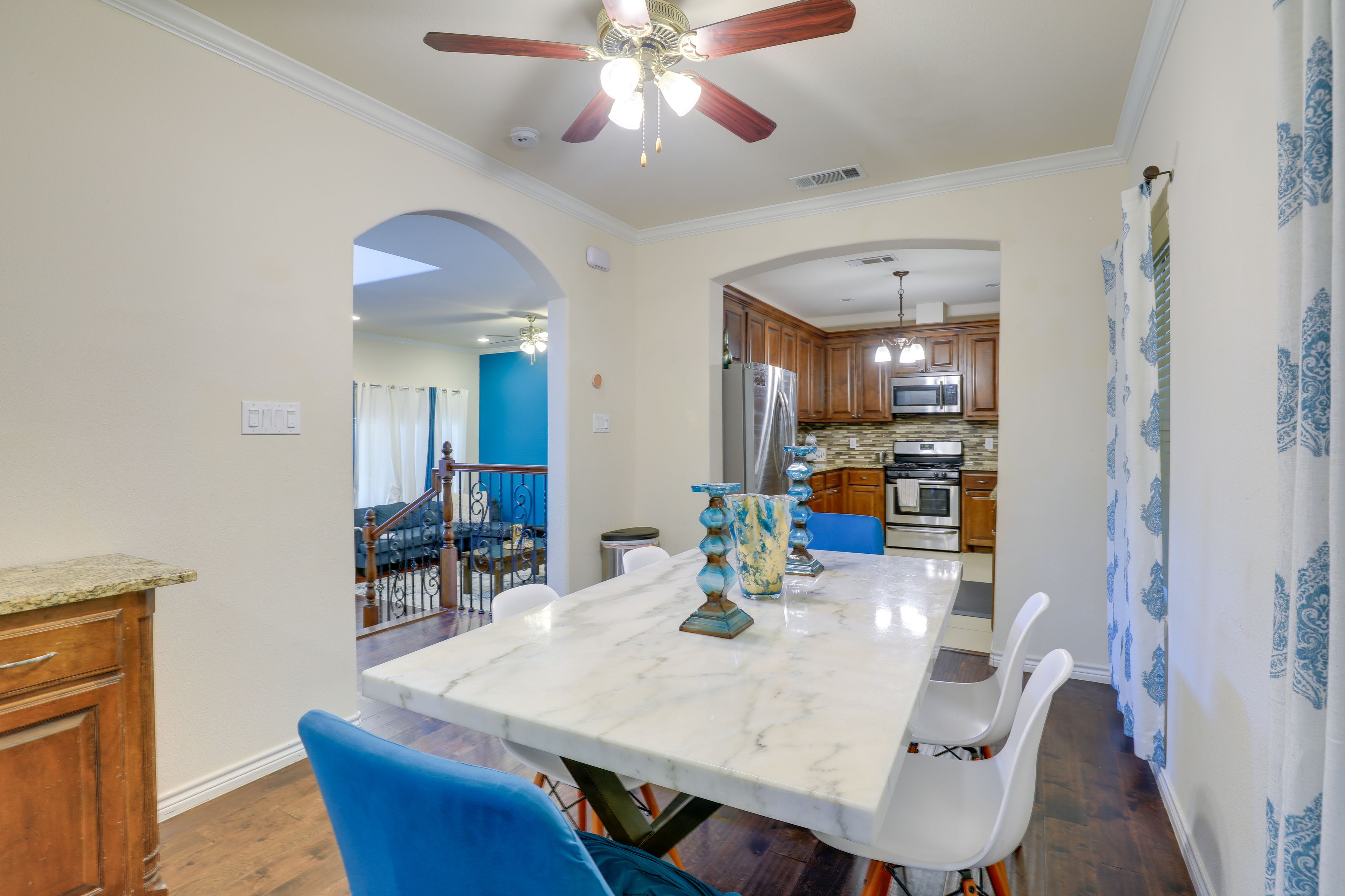 Dining Room & Kitchen | Modern Décor | Central A/C & Heating
