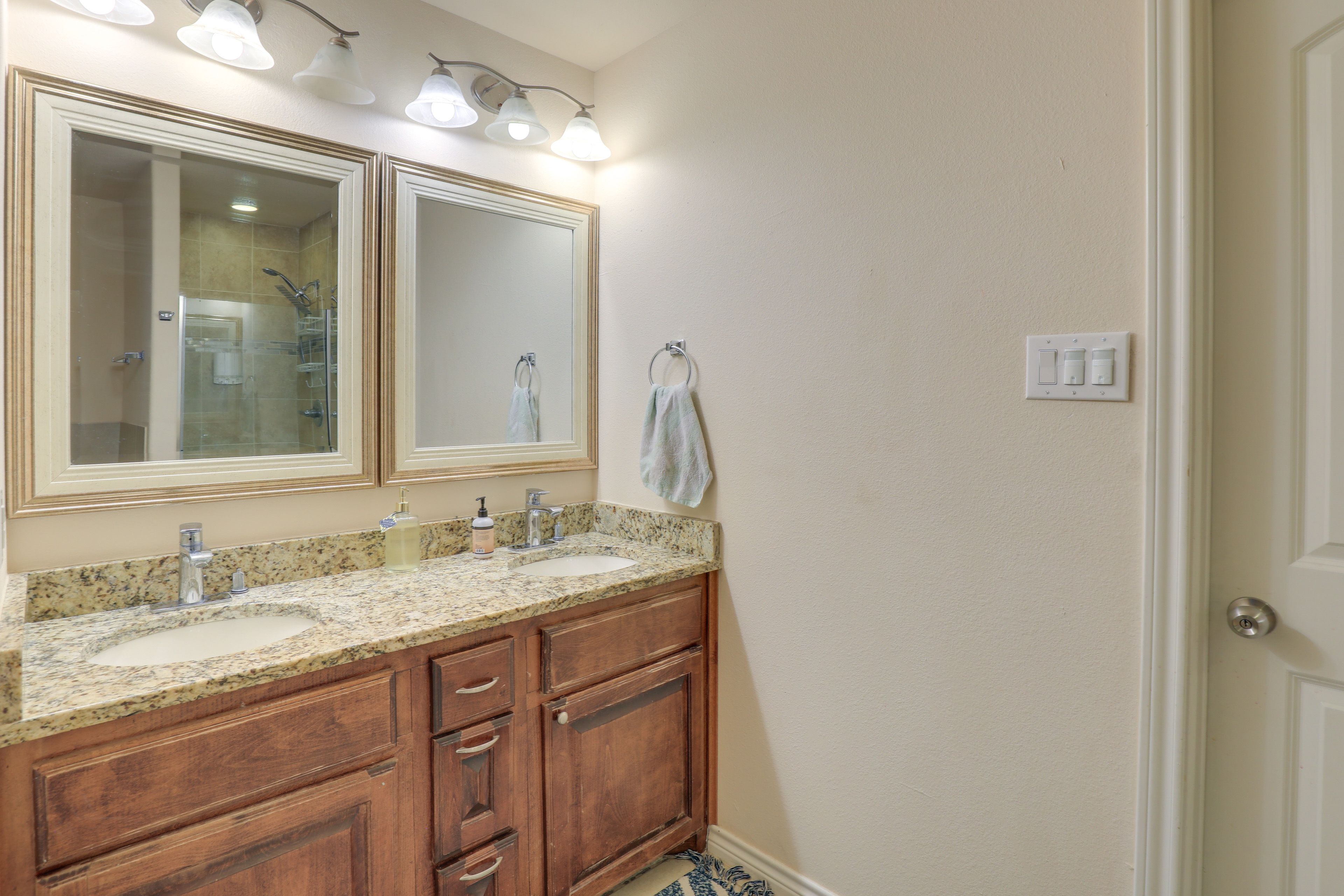 En-Suite Bathroom | Shower | Soaking Tub | Complimentary Toiletries