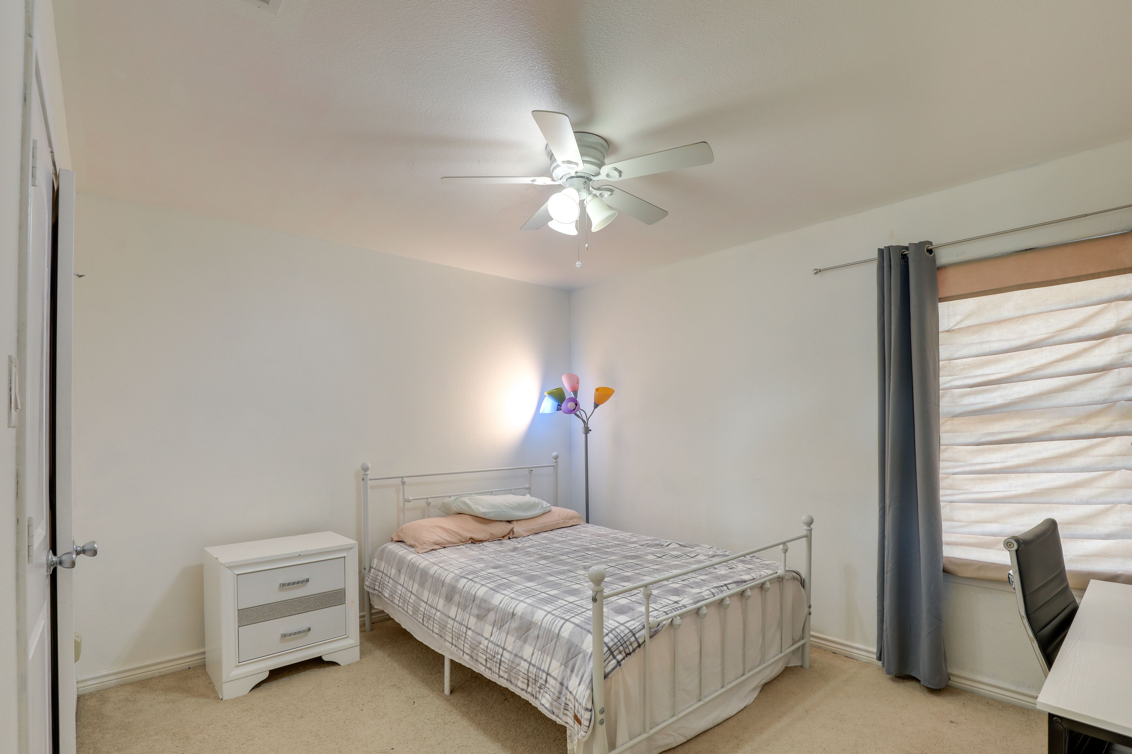 Bedroom 3 | Queen Bed | Desk | 2nd Floor
