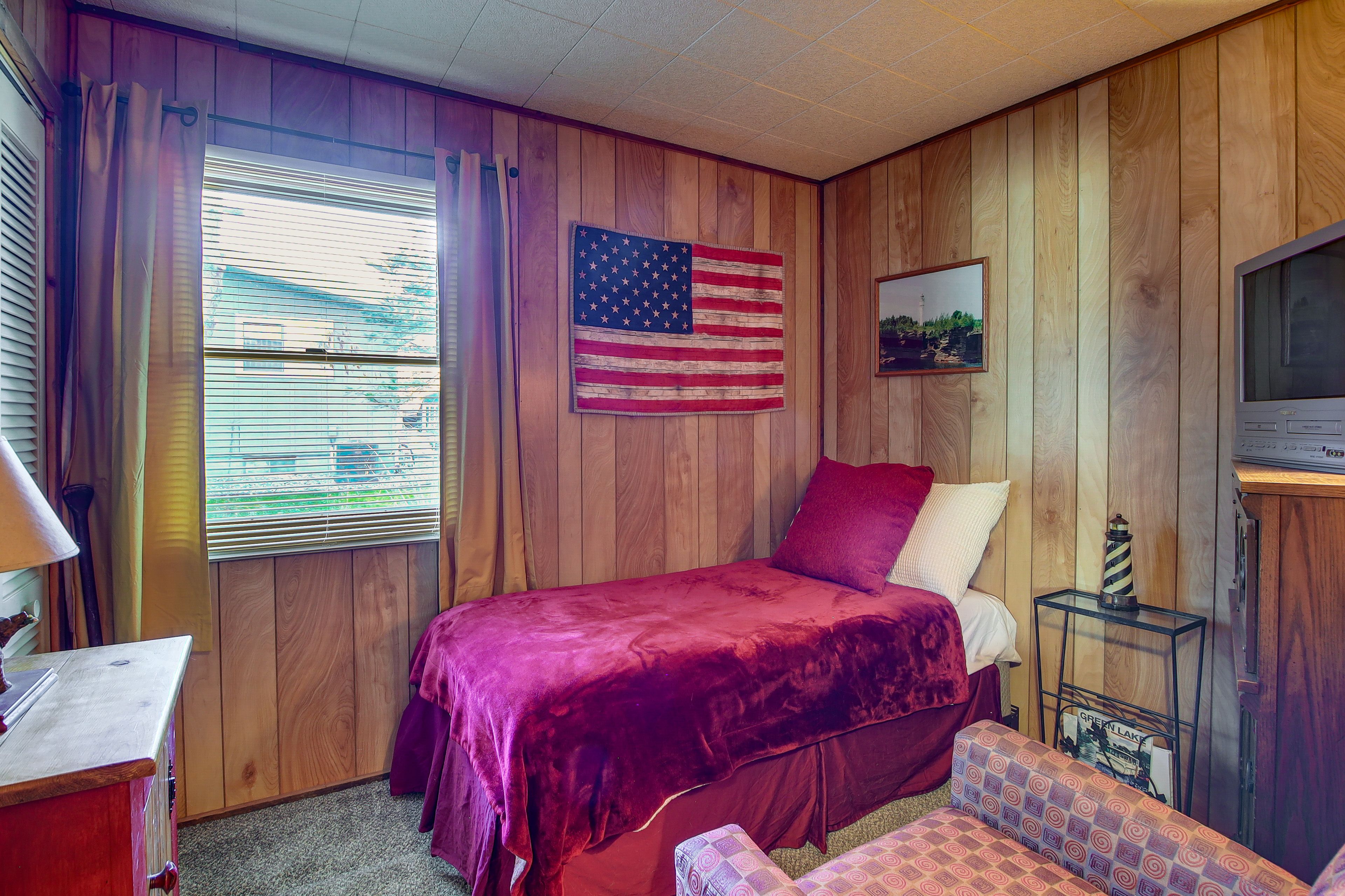 Bedroom 3 | Twin Bed