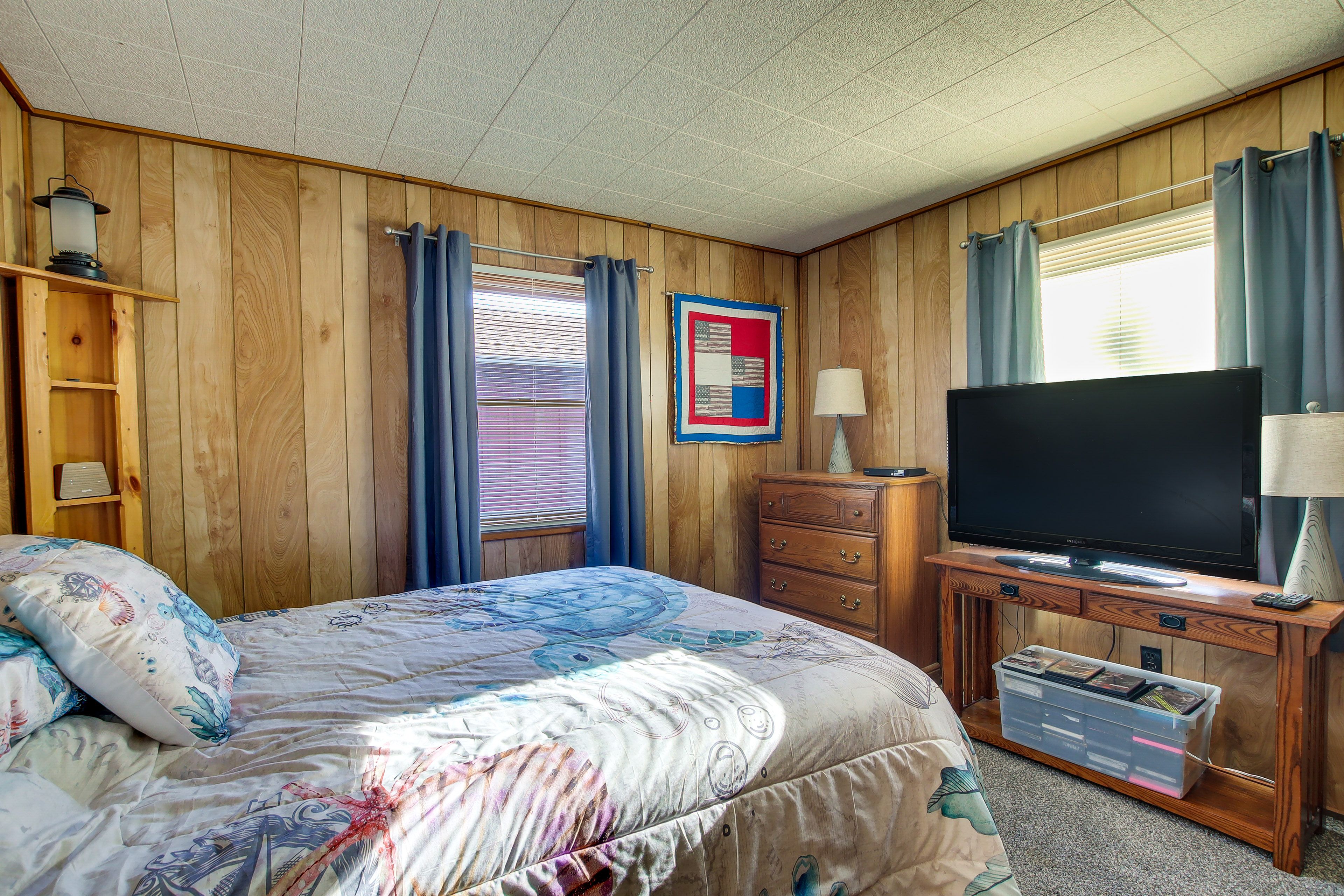 Bedroom 1 | Queen Bed | Linens Provided