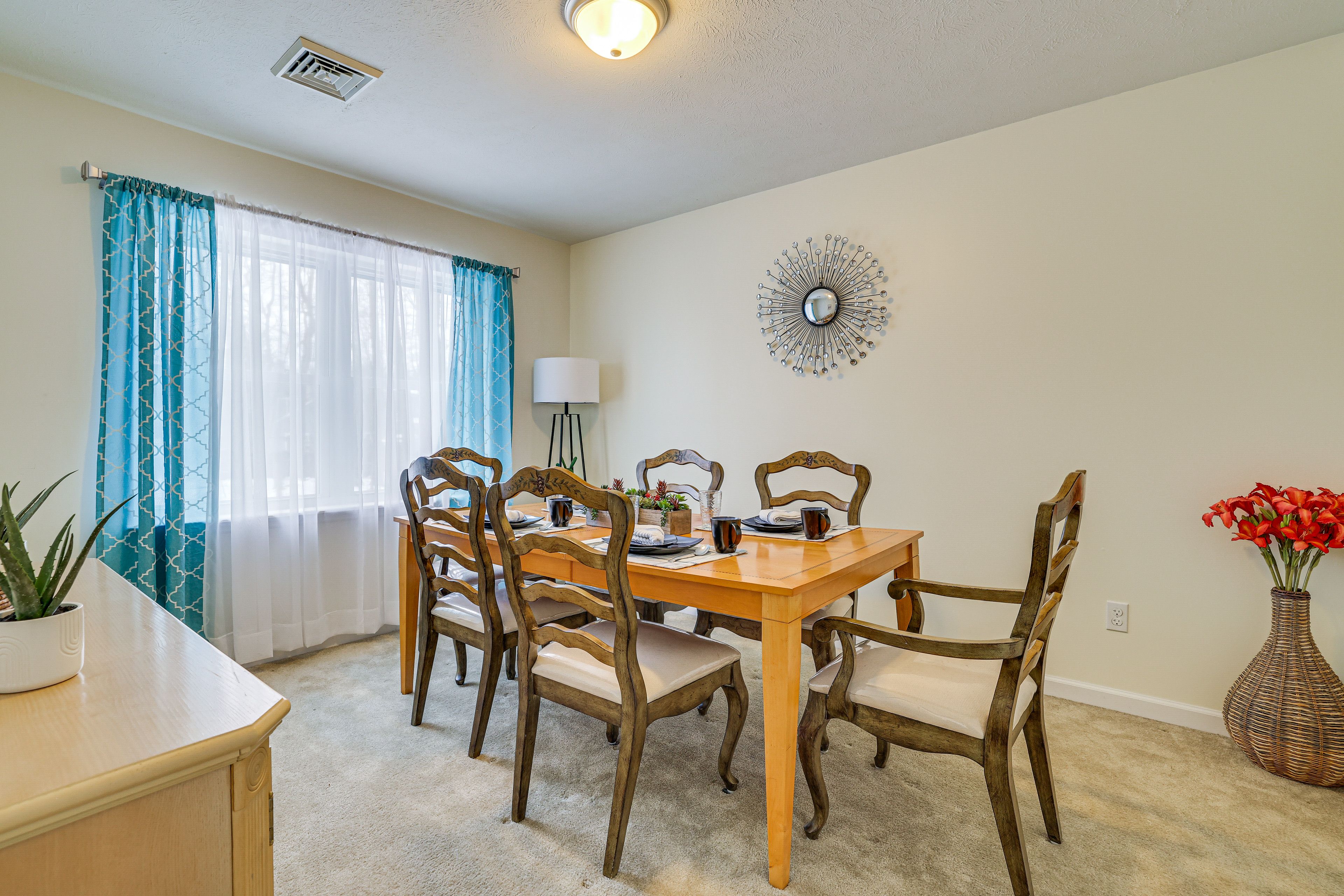 Formal Dining Room | 1st Floor