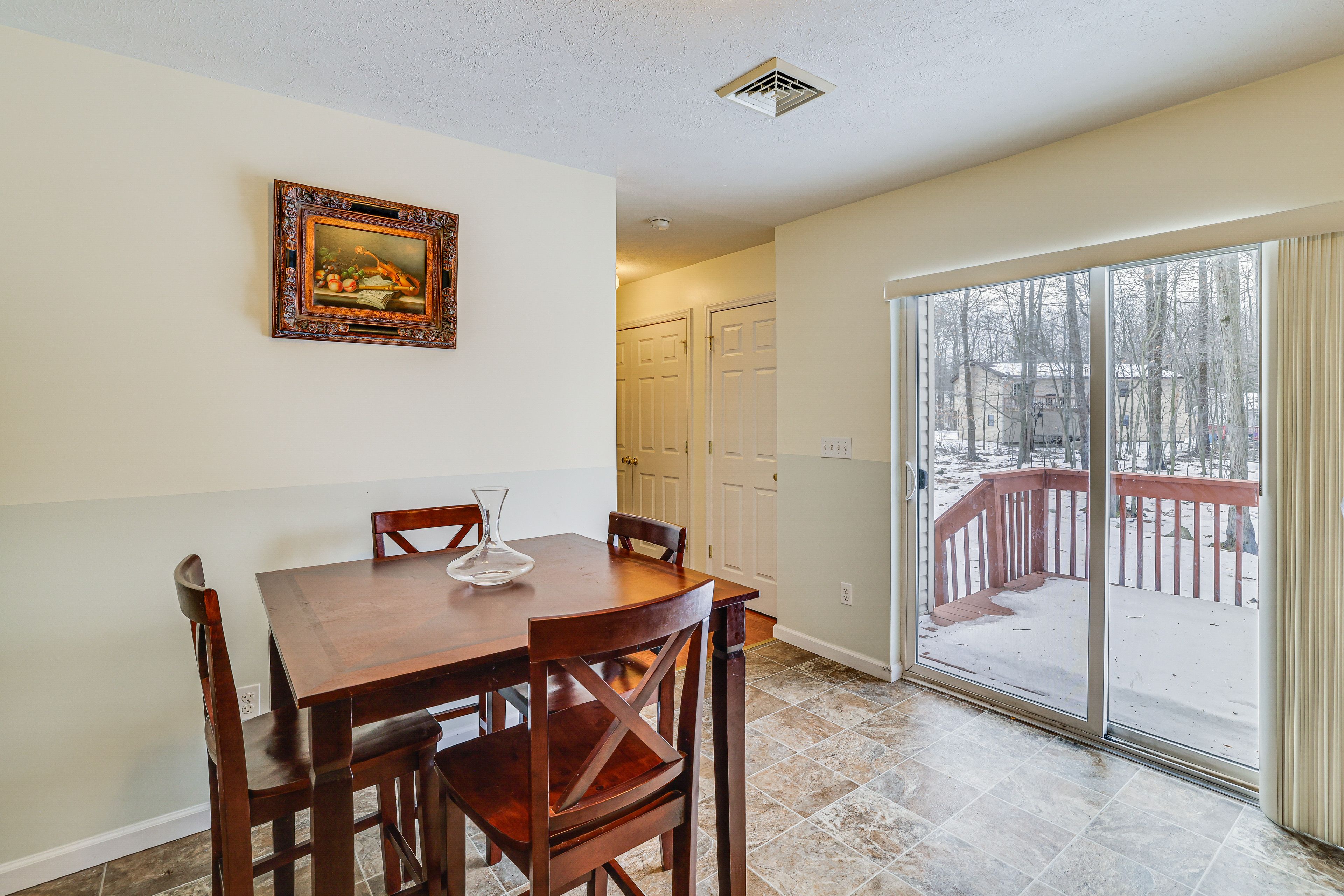 Breakfast Nook | 1st Floor