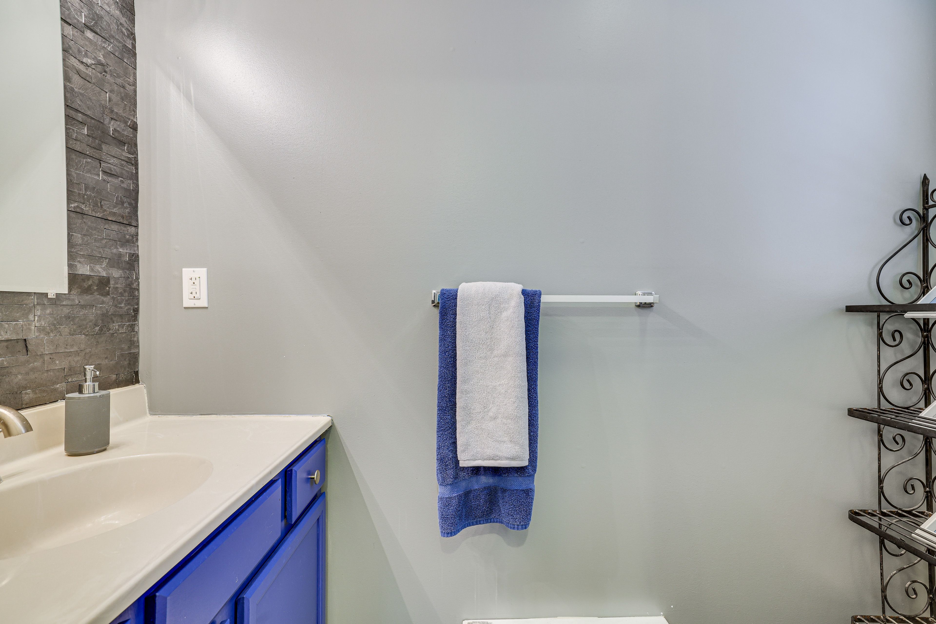 Half Bathroom | 1st Floor