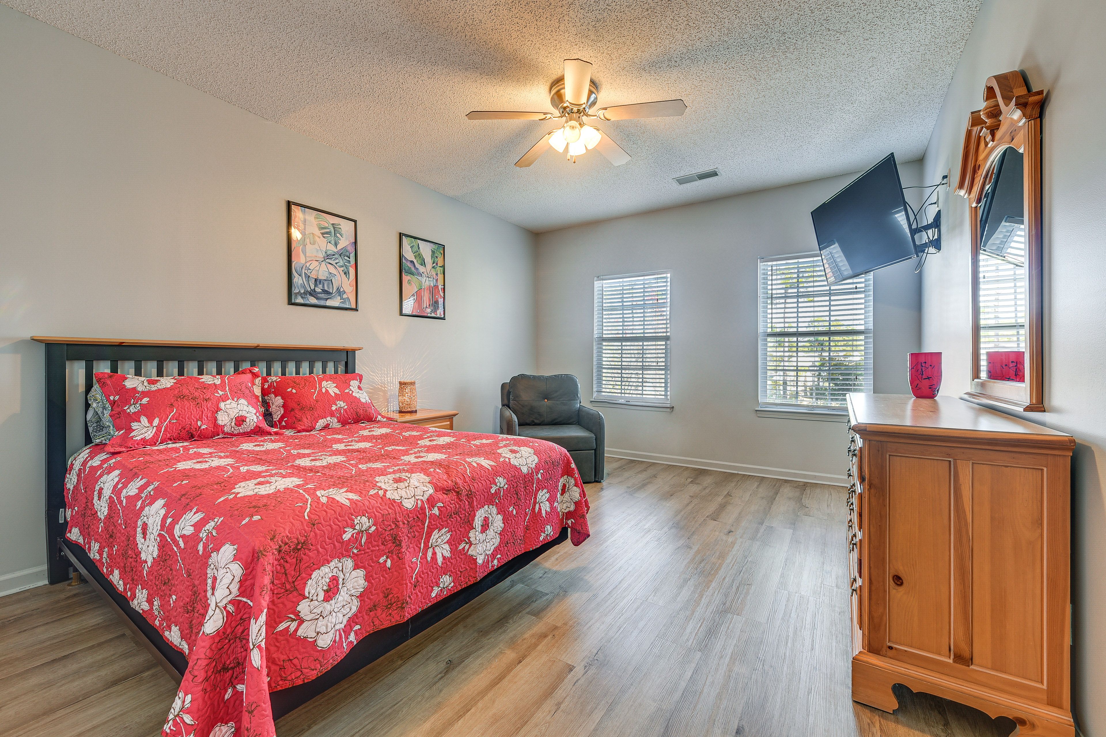 Bedroom 1 | Queen Bed | Linens Provided