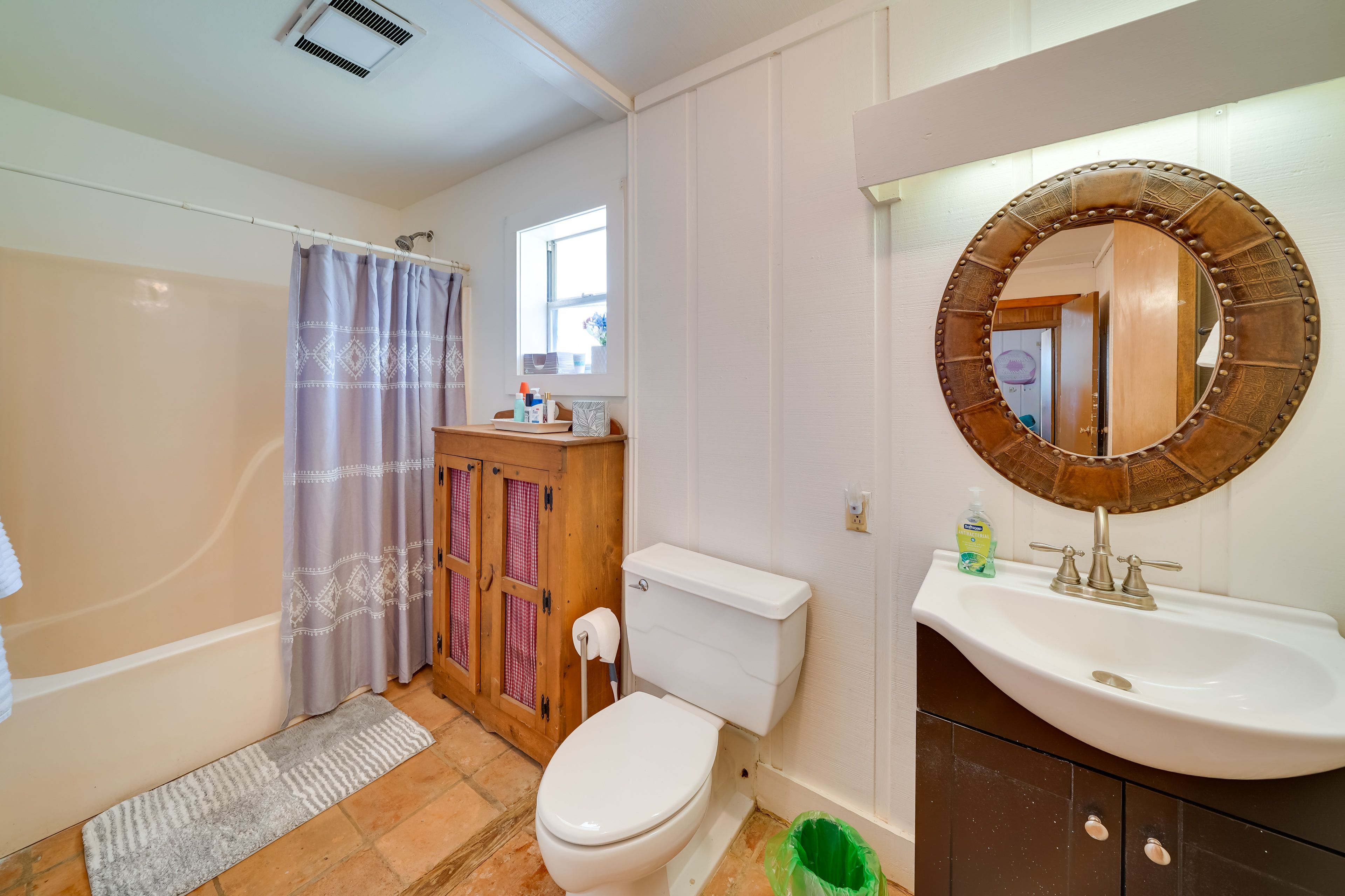 En-Suite Bathroom | Towels Provided