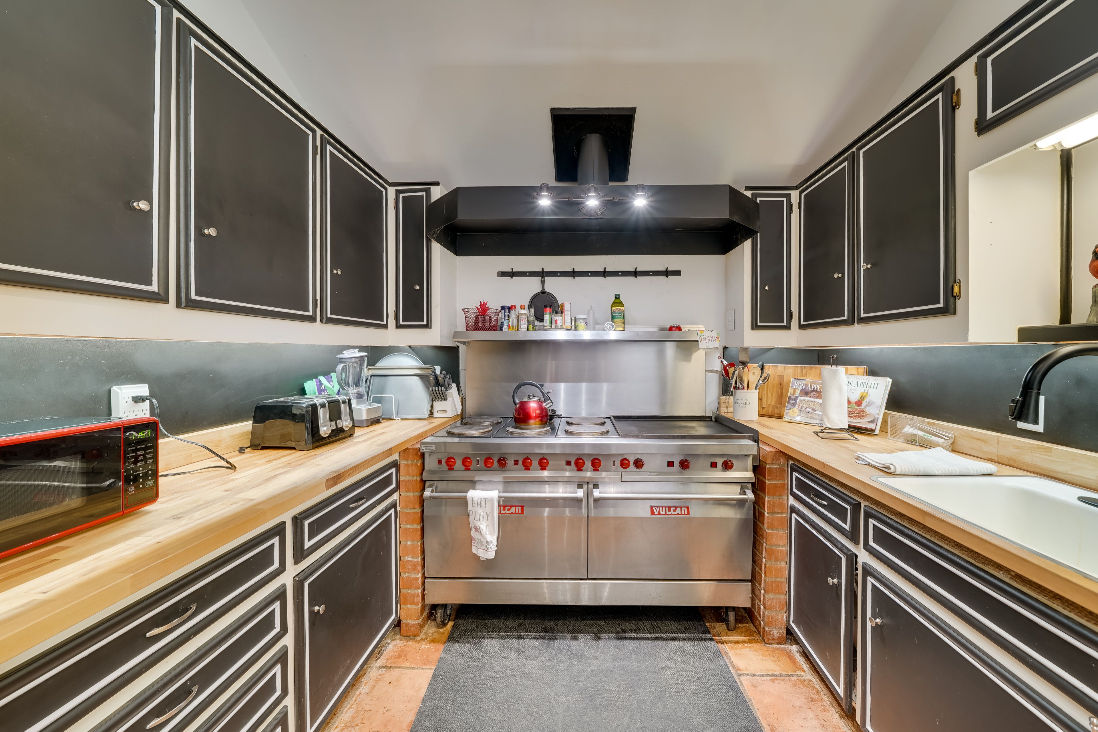 Kitchen | Equipped w/ Cooking Essentials