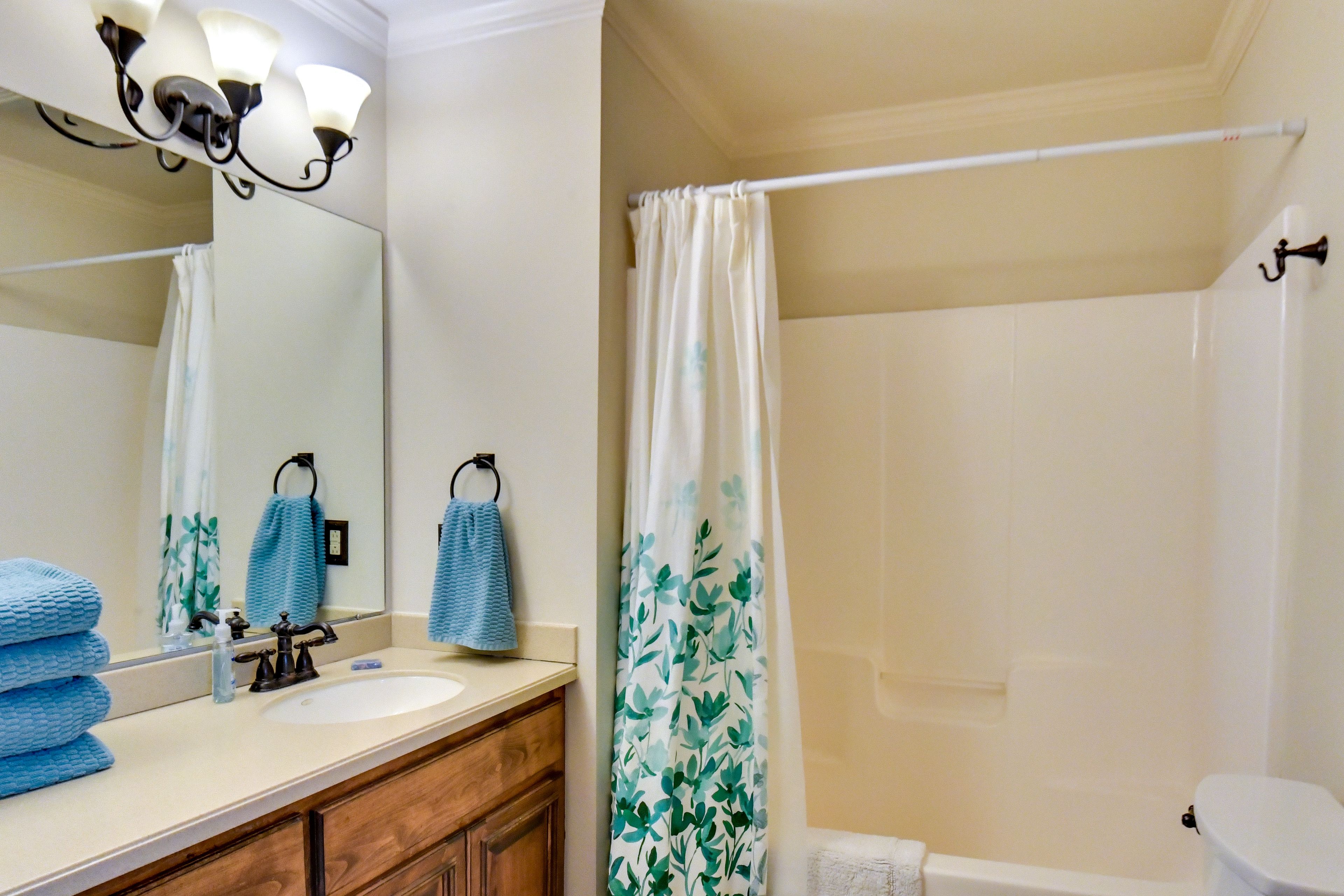 En-Suite Bathroom | Towels Provided | Complimentary Toiletries