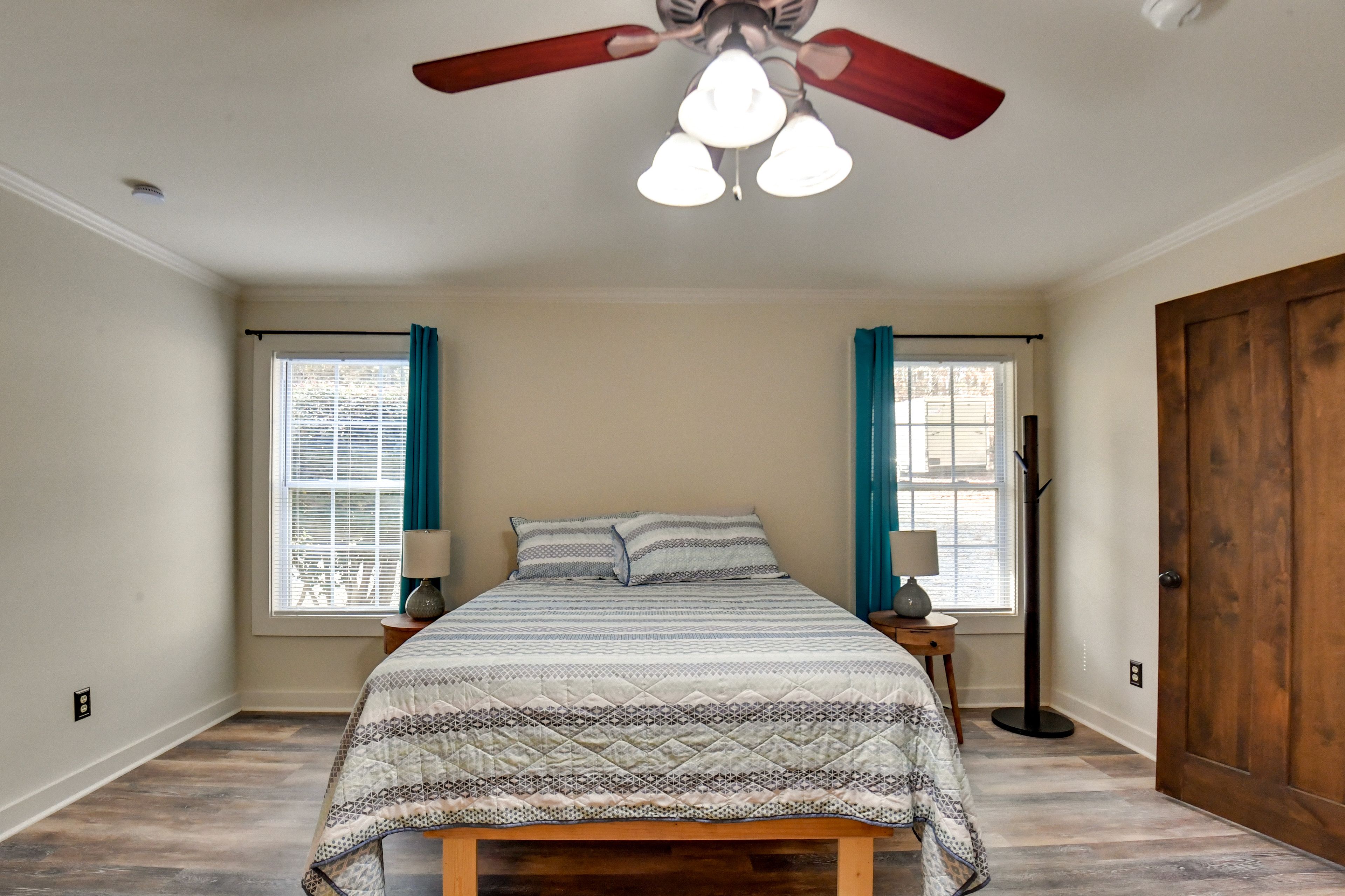 Bedroom 1 | Queen Bed | Linens Provided | En-Suite Bathroom | 2nd Floor