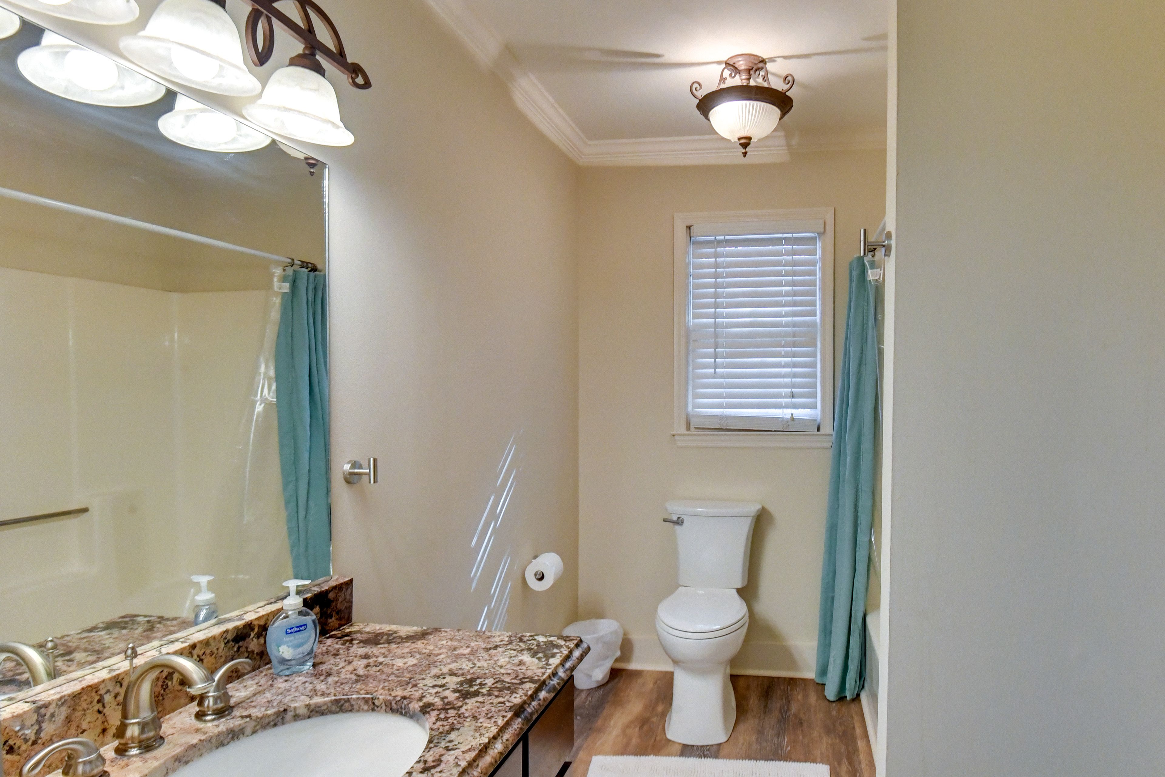 Full Bathroom | 2nd Floor