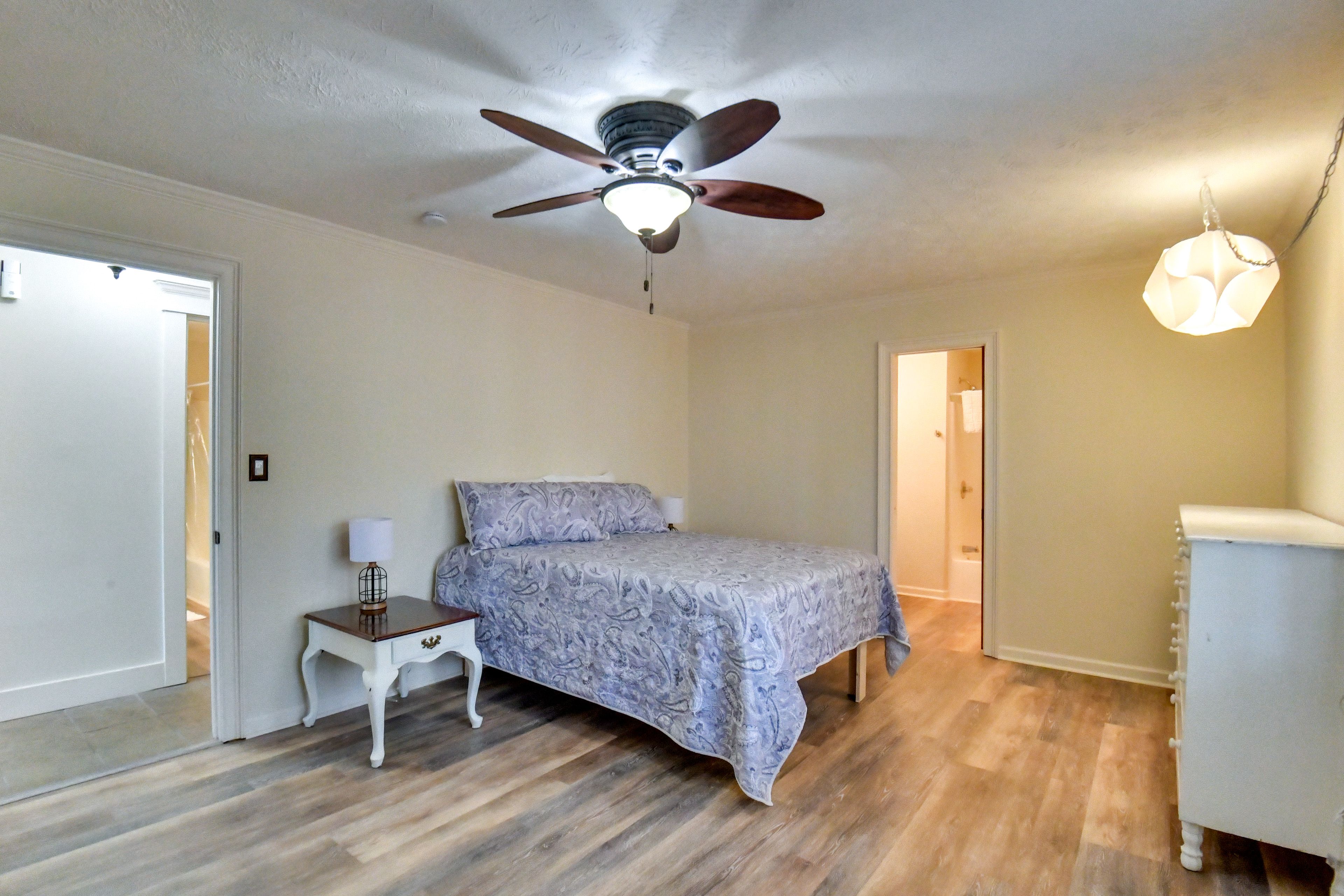 Bedroom 2 | Queen Bed | En-Suite Bathroom | 2nd Floor