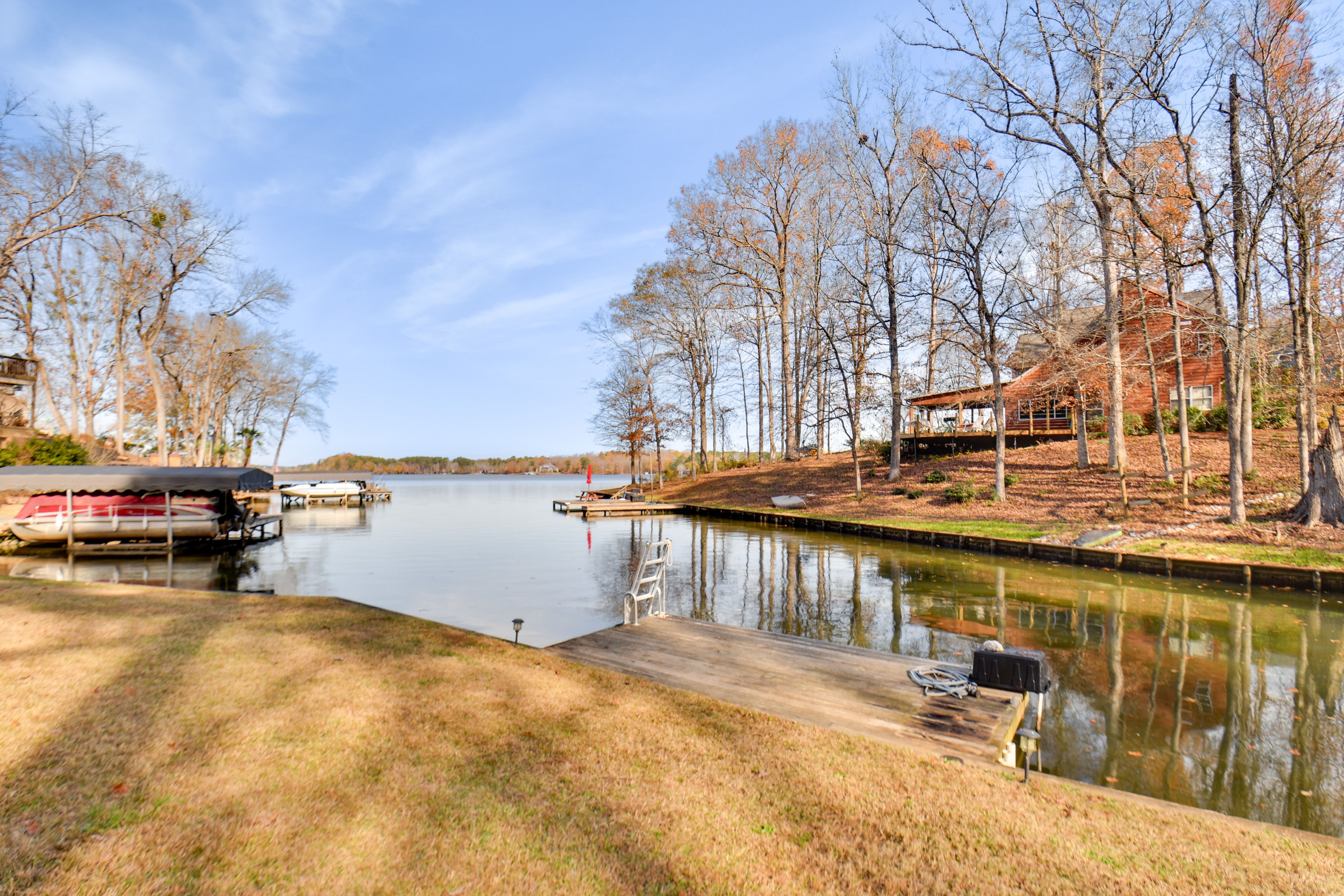 Private Dock On-Site | ~1 Mi to Sugar Creek Marina Boat Launch