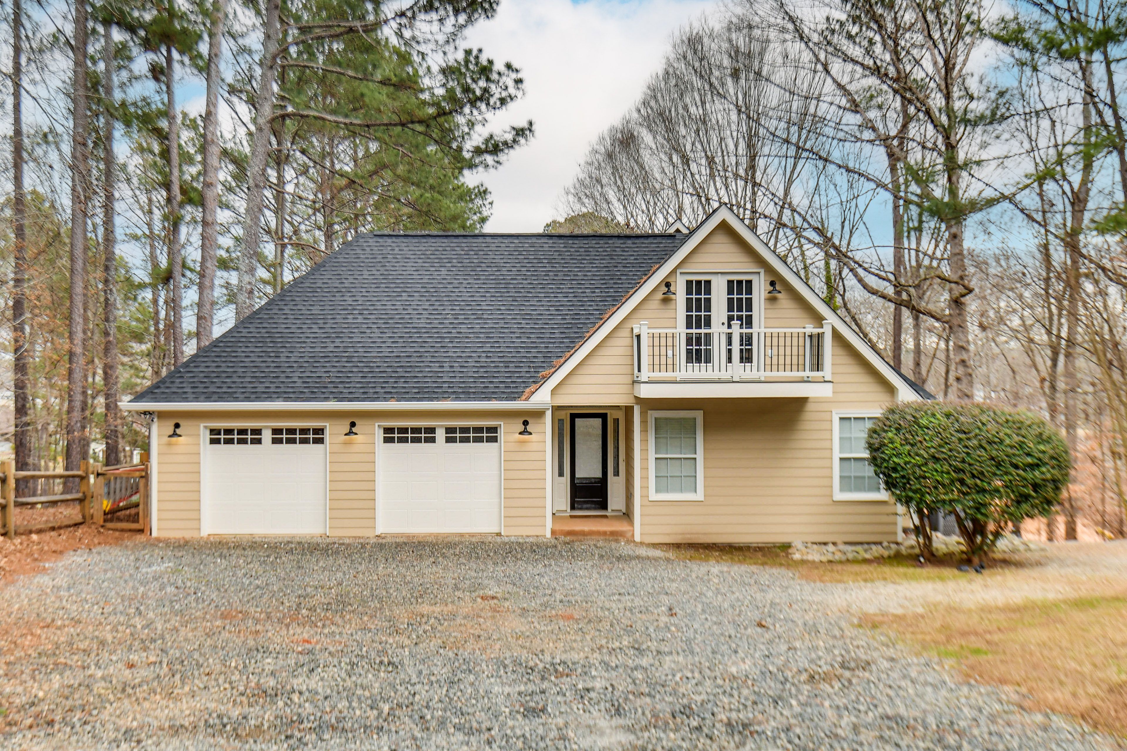 Parking | Driveway (6 Vehicles) | Trailer Parking Available