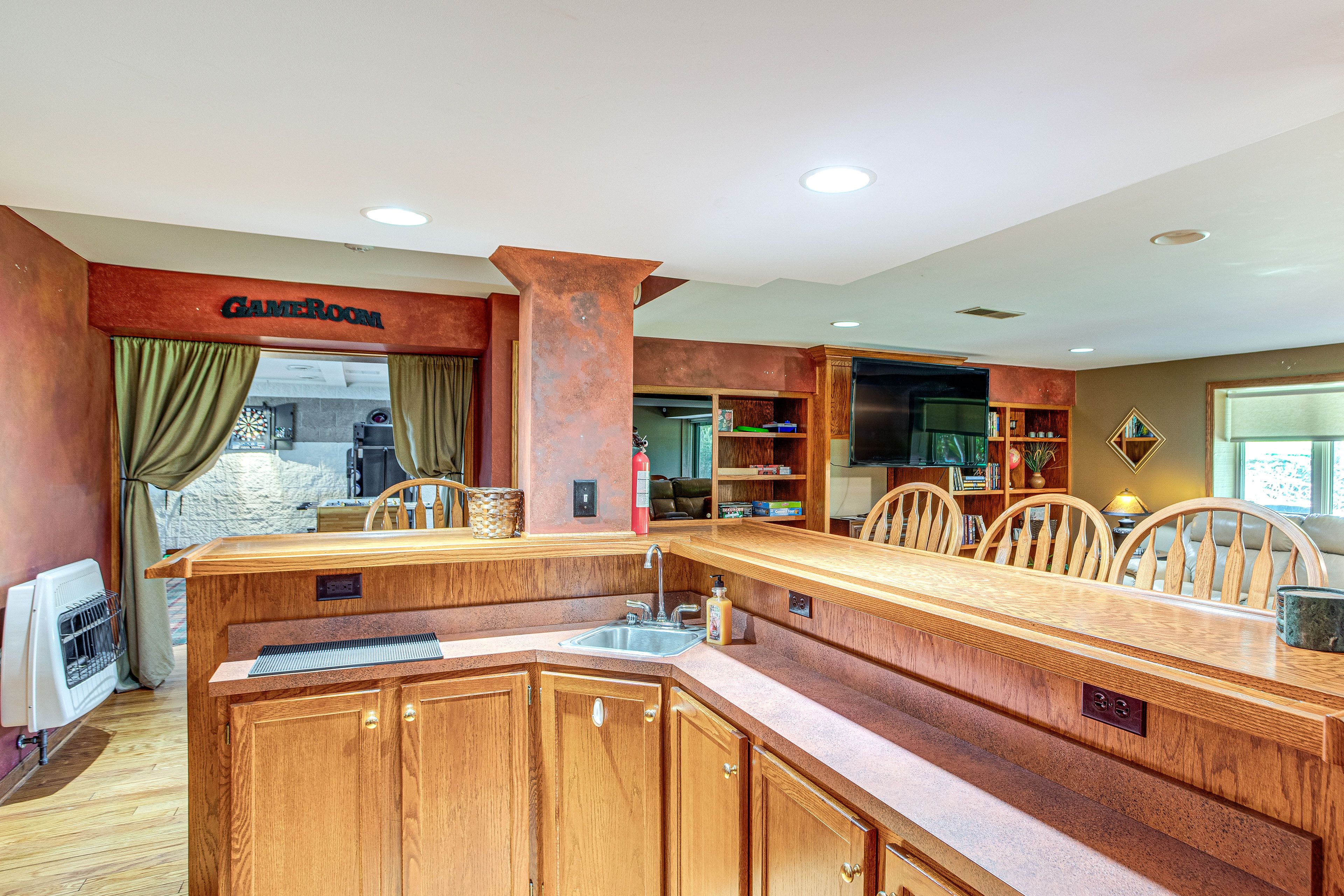 Lower Level | Wet Bar
