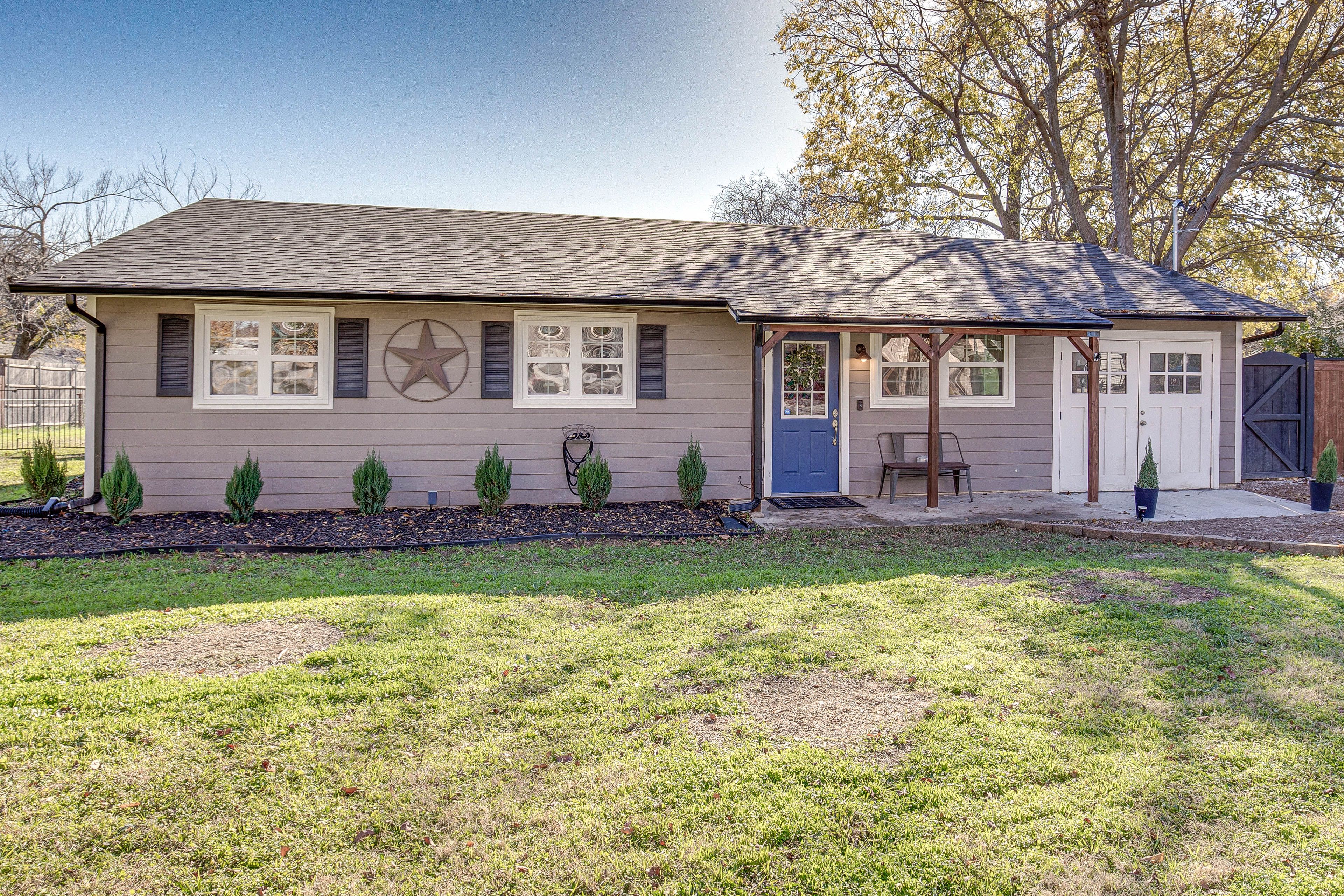Home Exterior | Parking | Driveway (2 Vehicles) | Grass Parking (2 Vehicles)