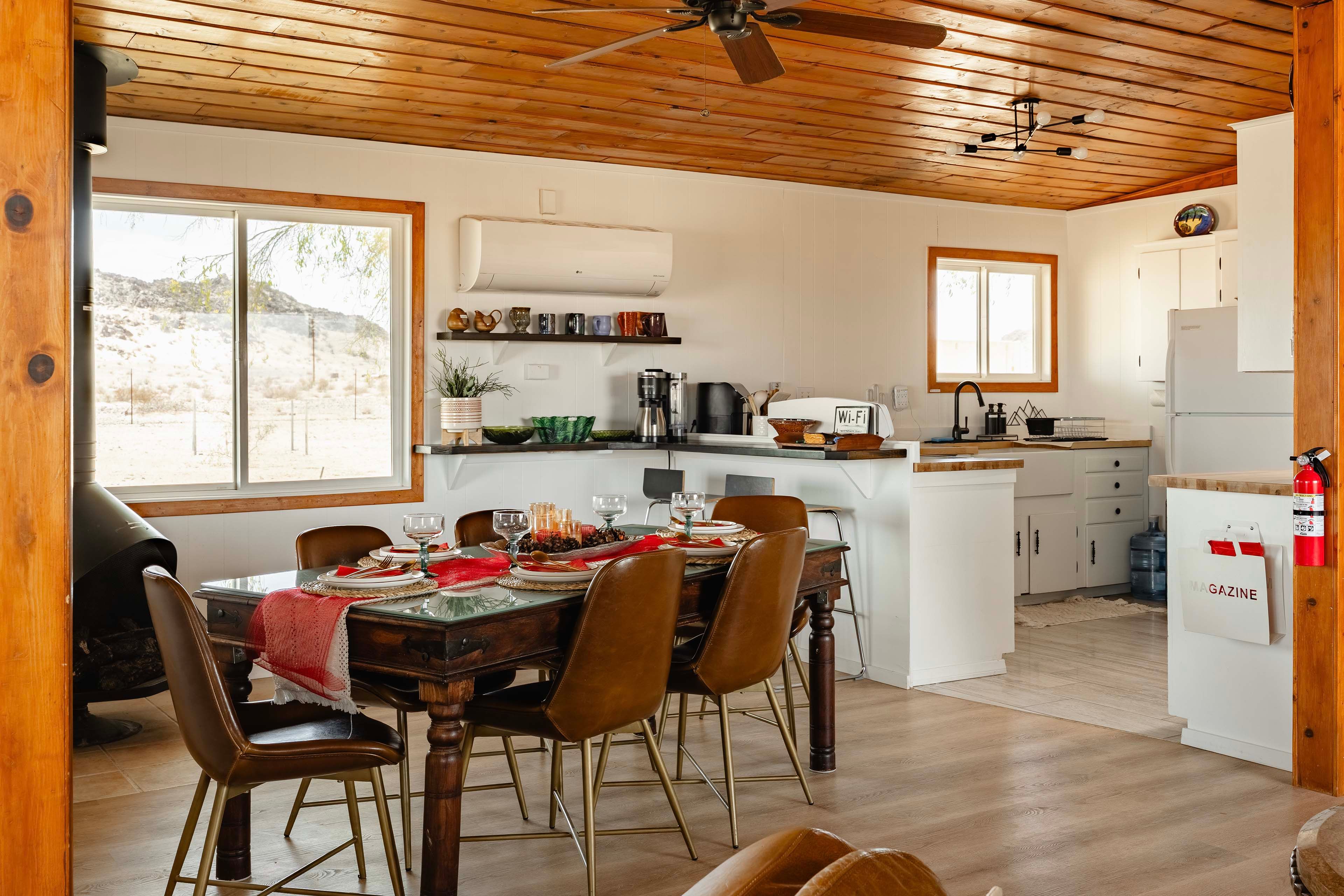 Dining Area | Dishes & Flatware Provided
