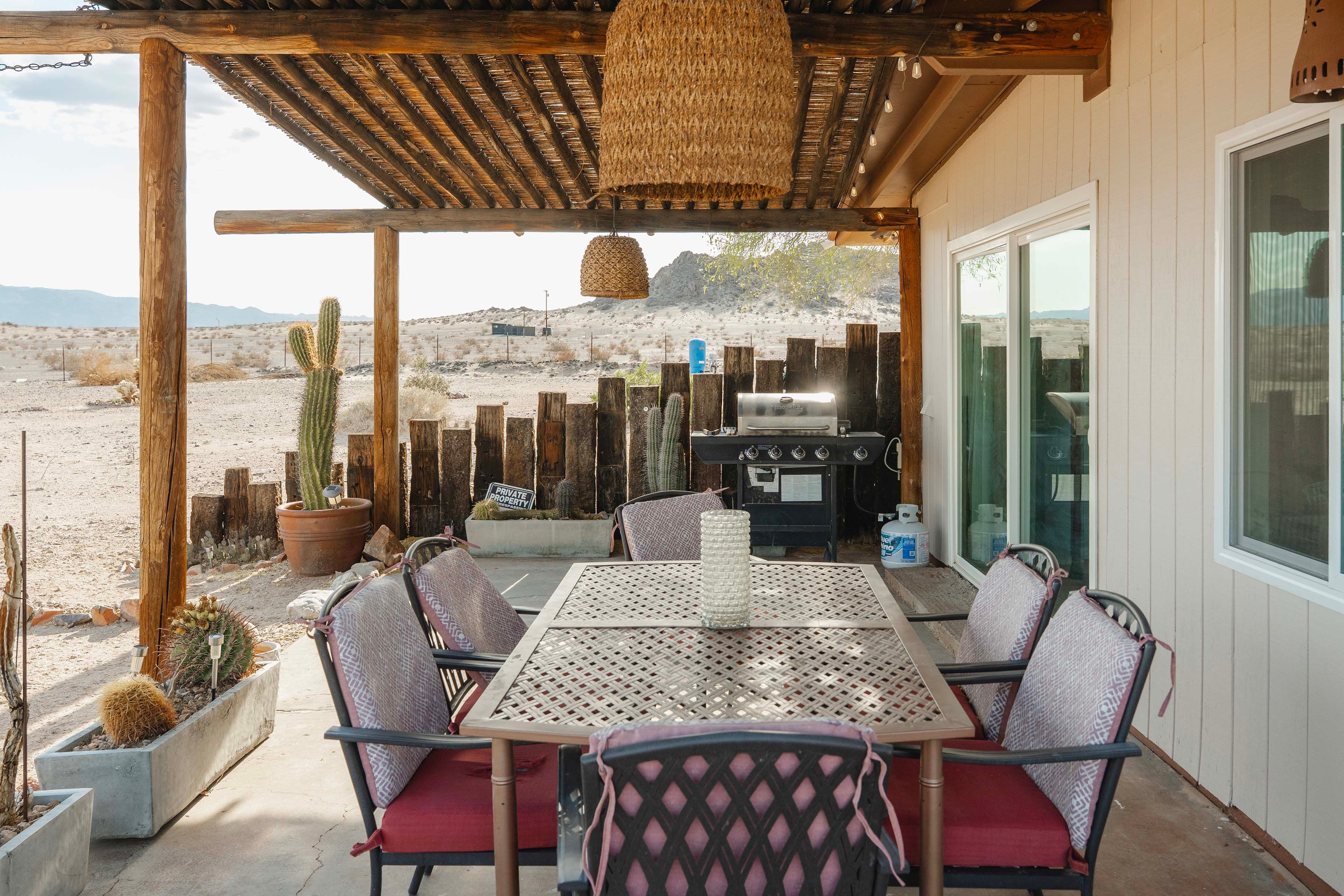 Covered Patio | Outdoor Dining | Gas Grill