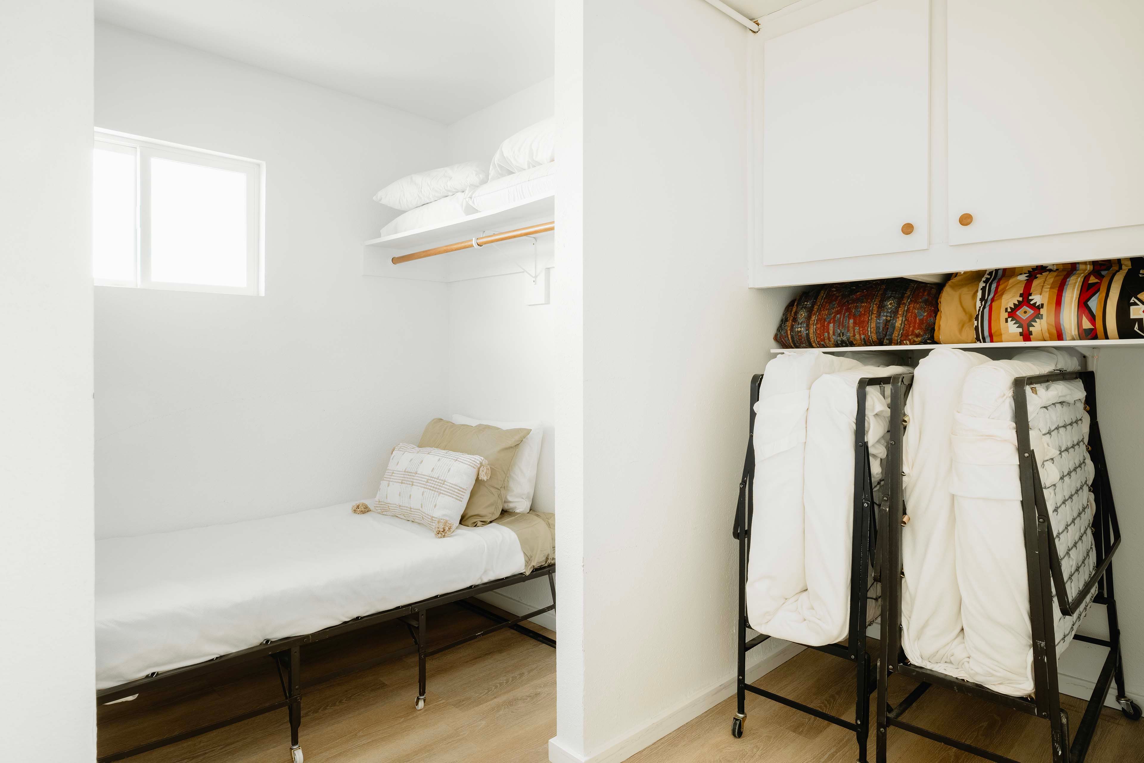 Bedroom 1 Closet | 3 Twin Rollaway Beds