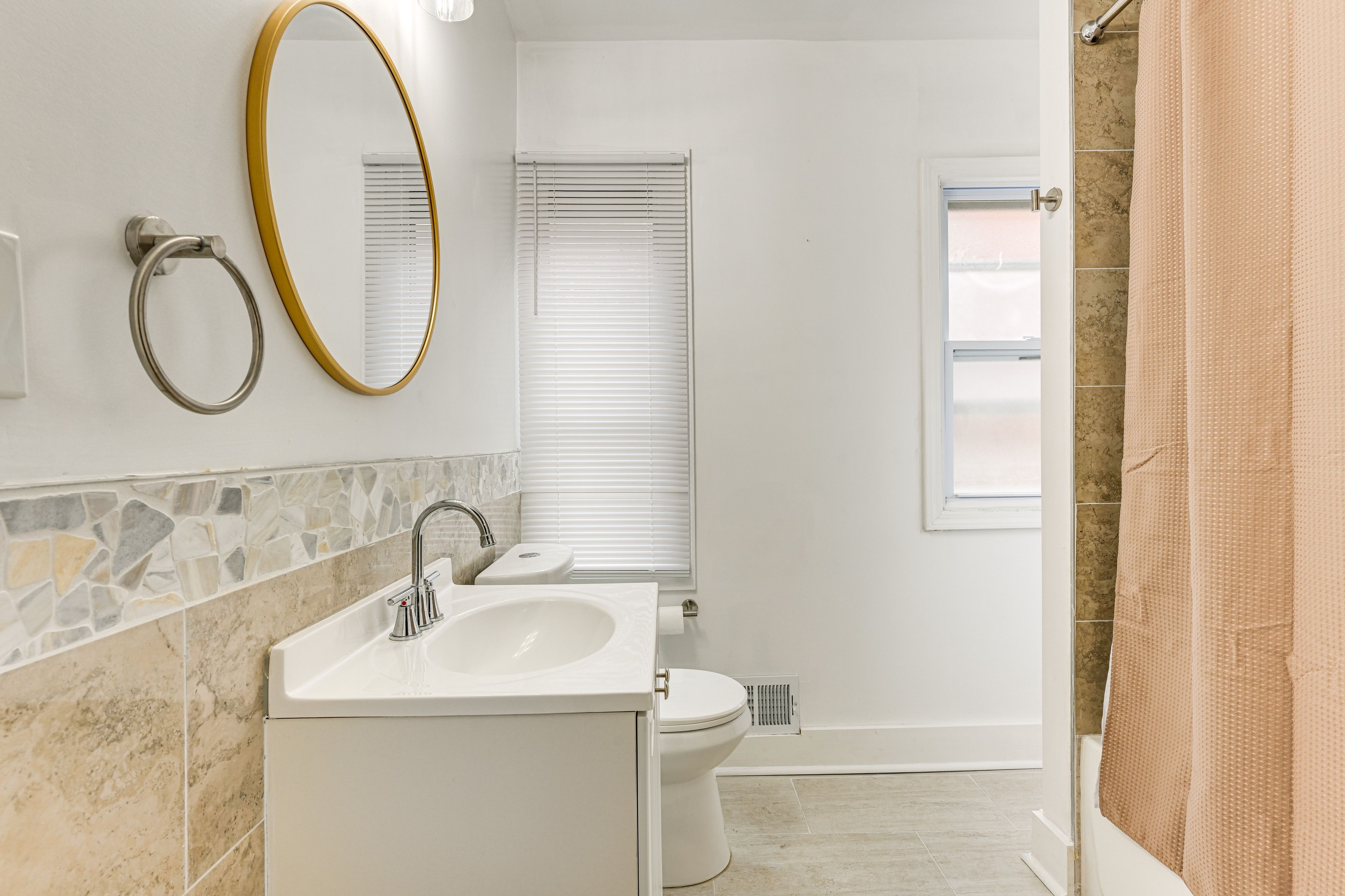 Full Bathroom | 1st Floor