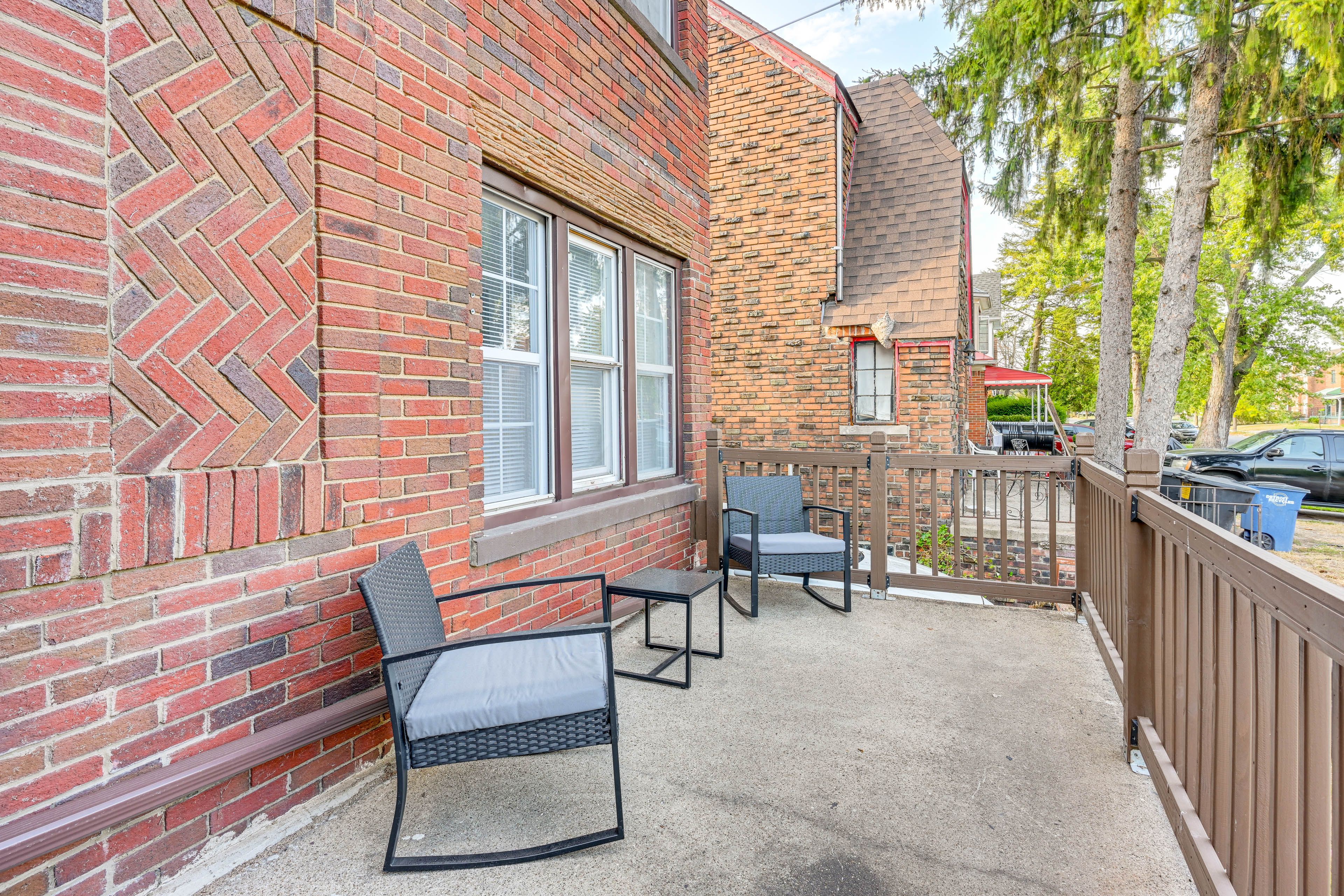 Front Porch | Seating