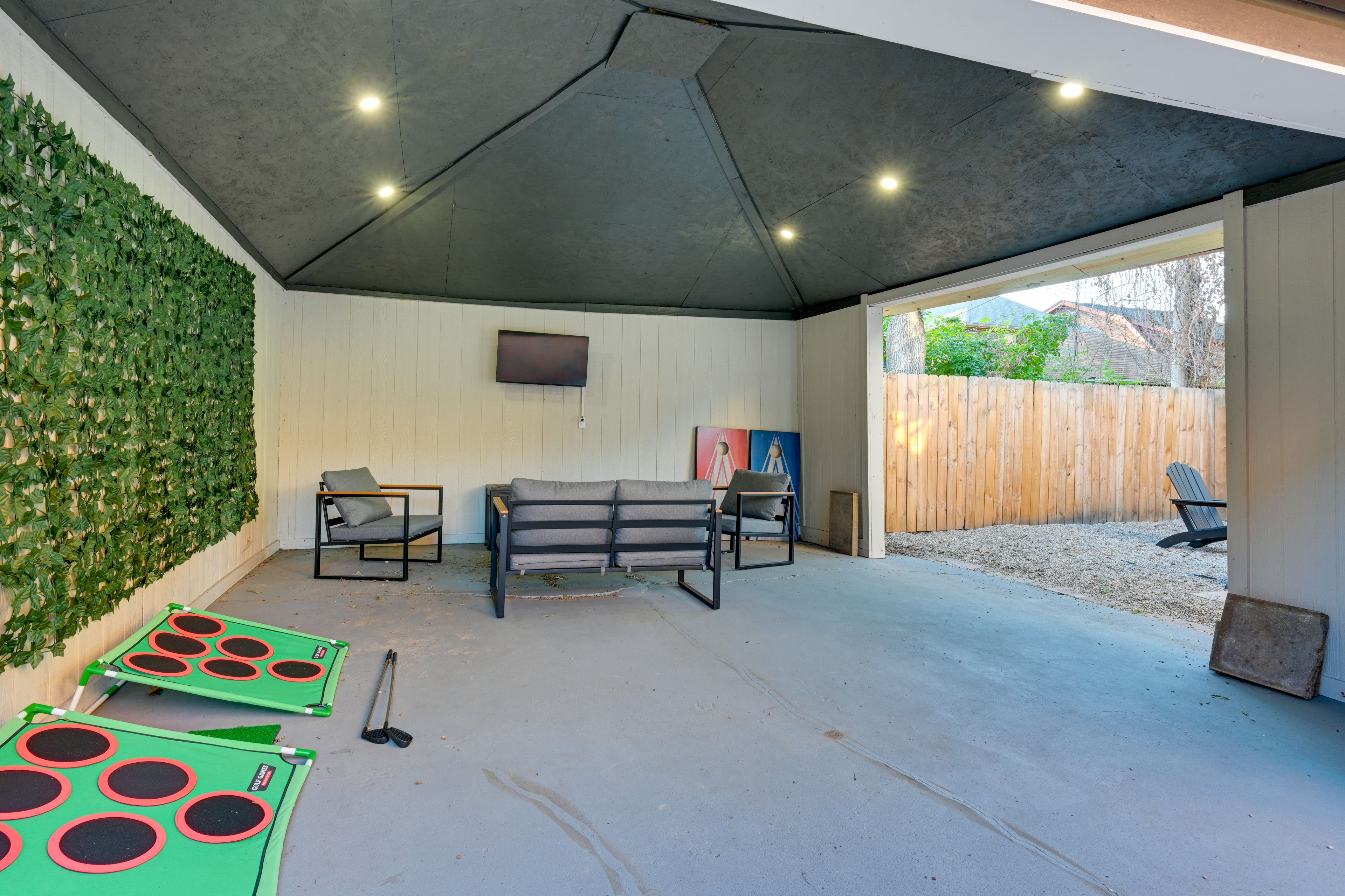 Covered Patio | Seating | Gas Grill | Outdoor Games
