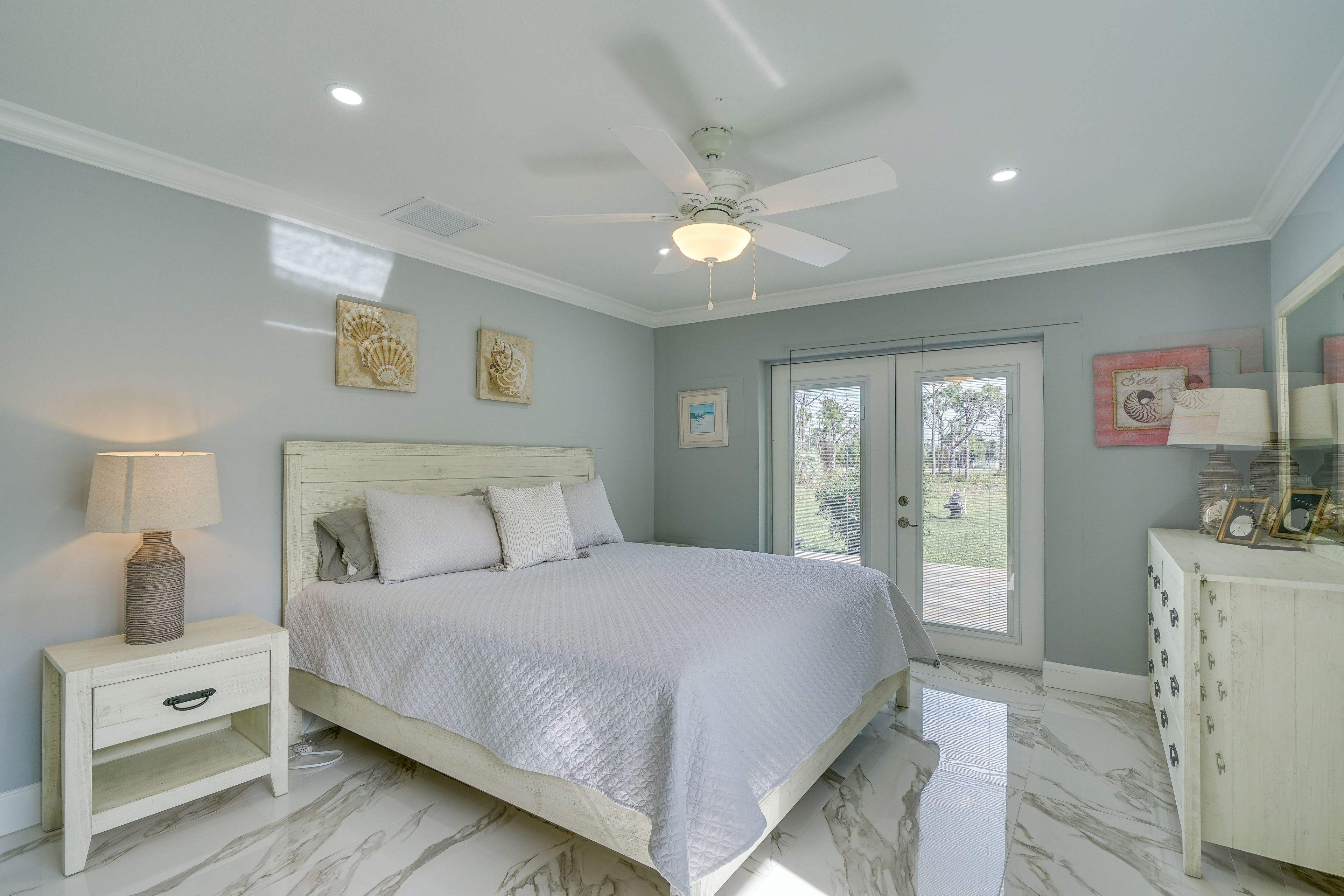 Bedroom 1 | King Bed