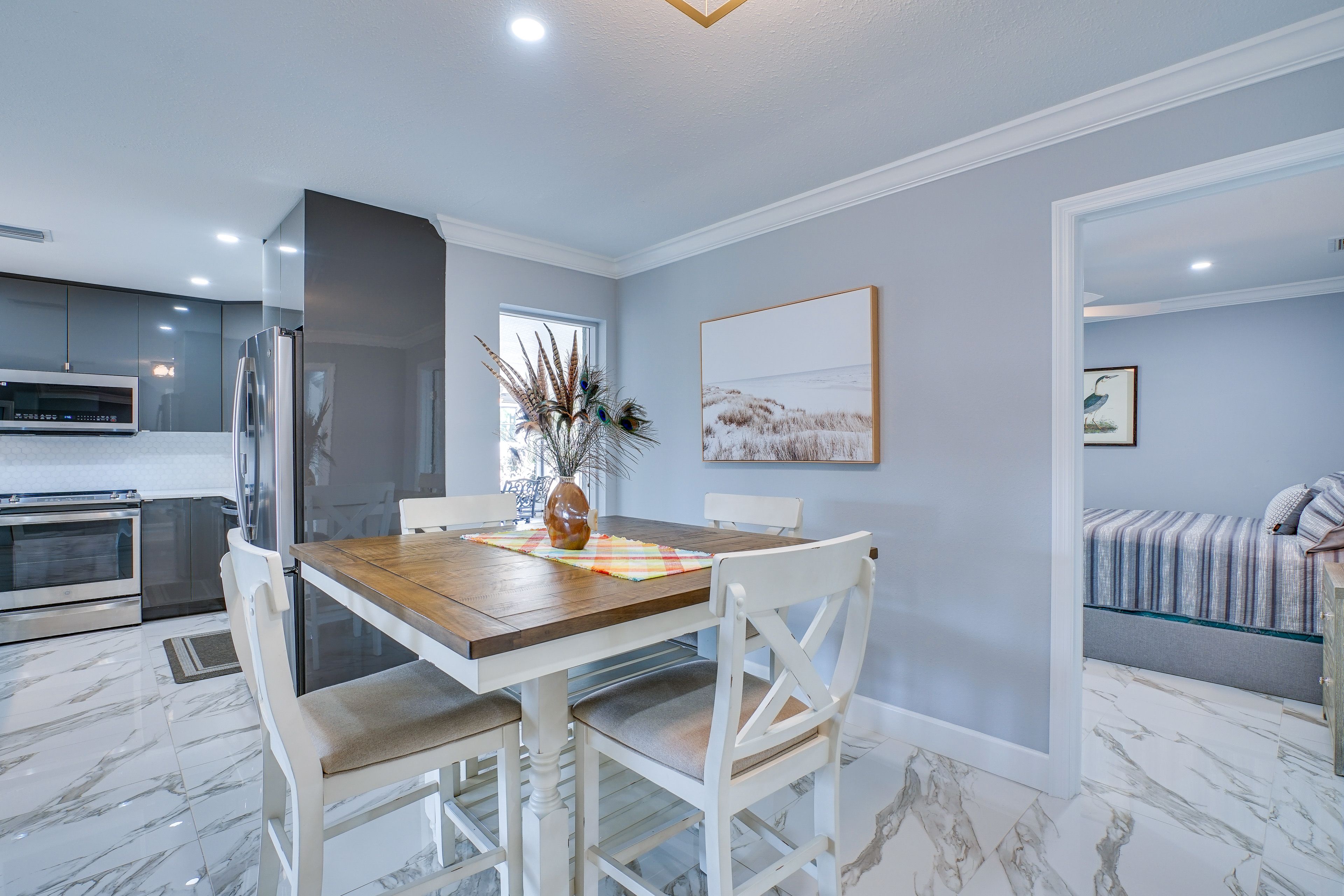 Dining Table | Dishware & Flatware