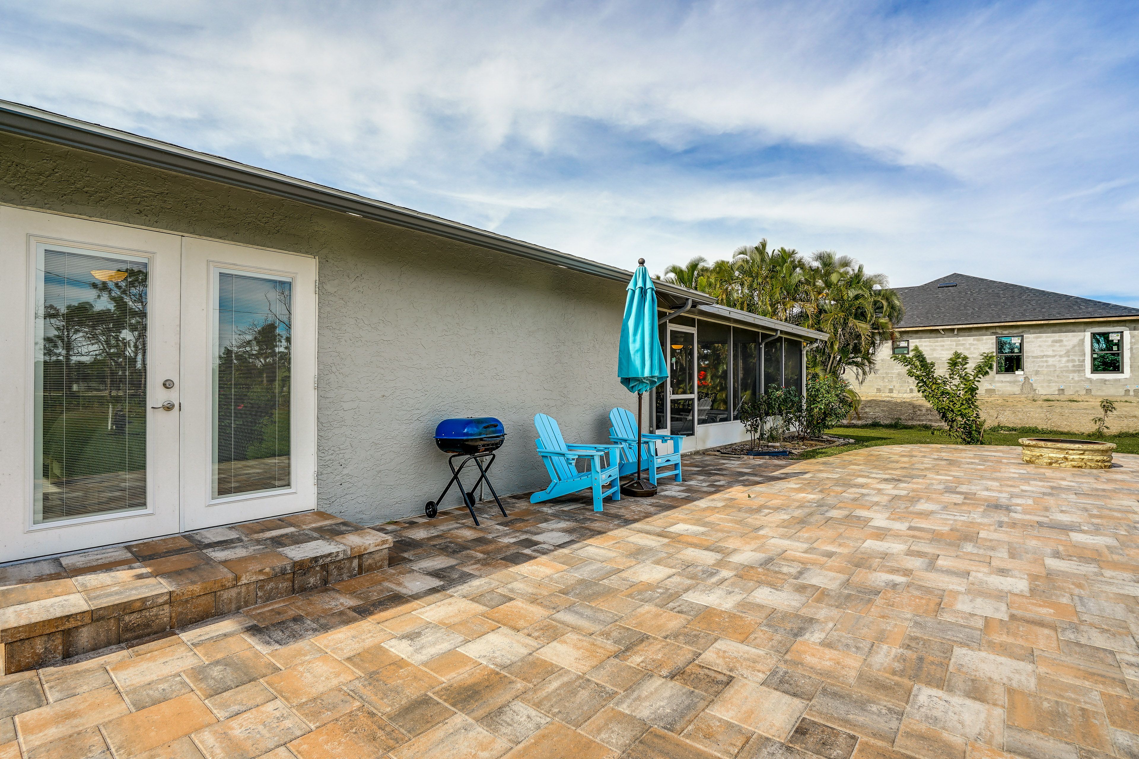 Patio | Charcoal Grill | Wood-Burning Fire Pit (BYOW)