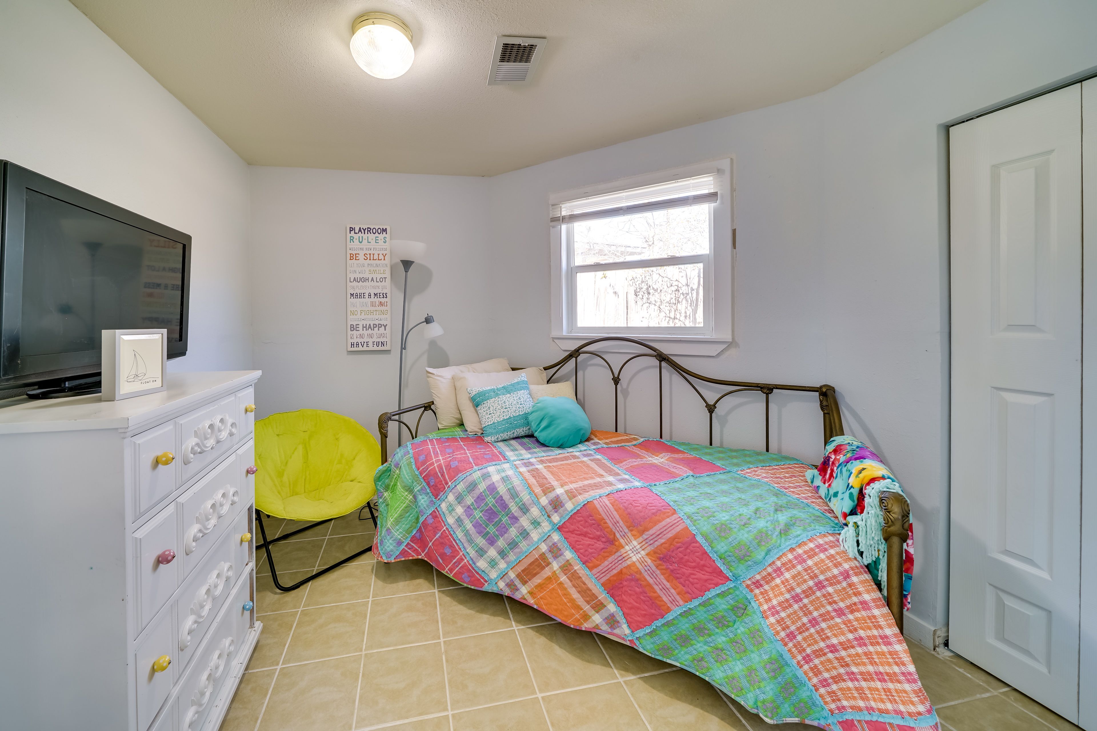 Bedroom 2 | Twin Bed w/ Twin Trundle