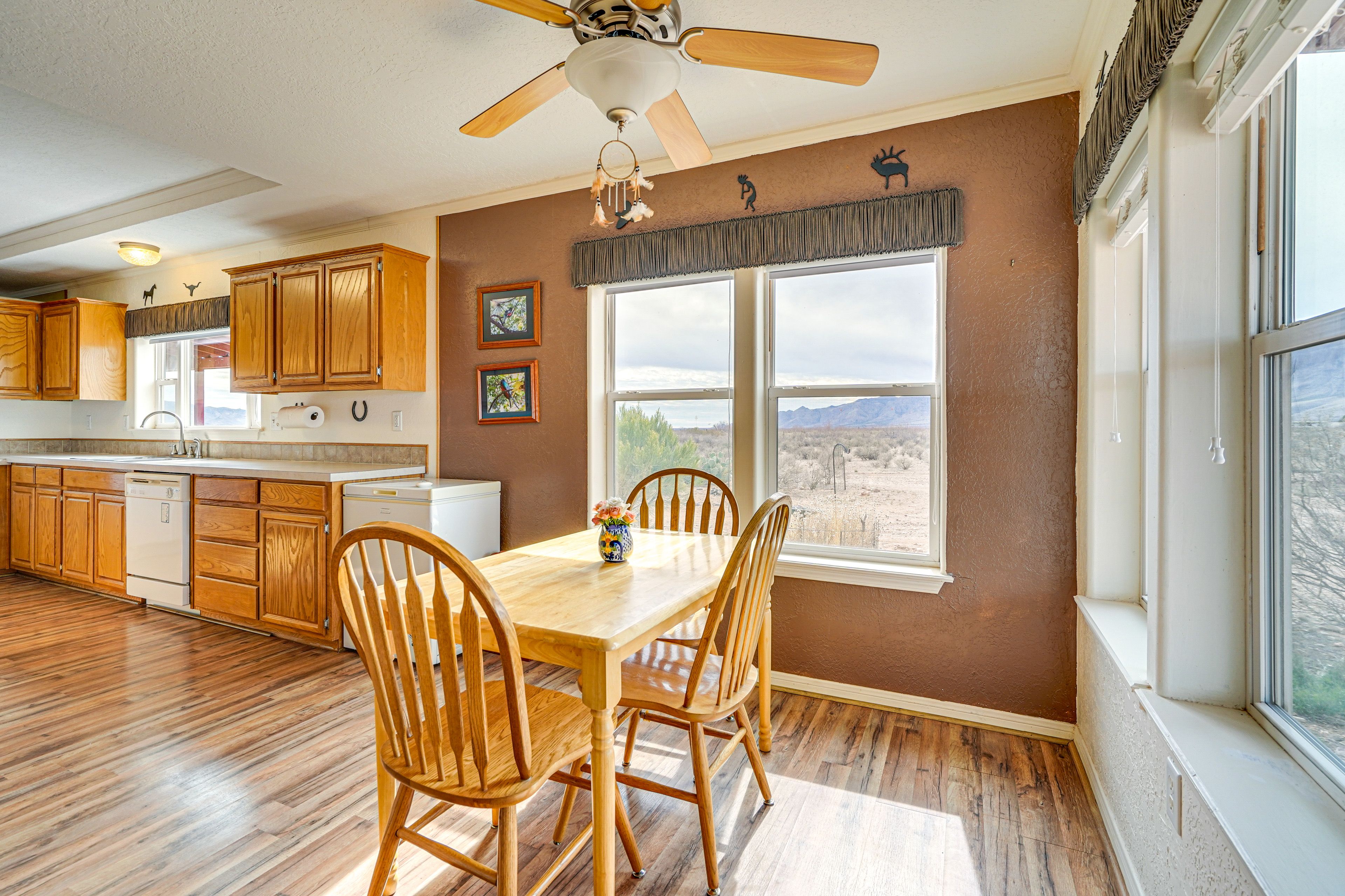 Dining Area | Dishware/Flatware