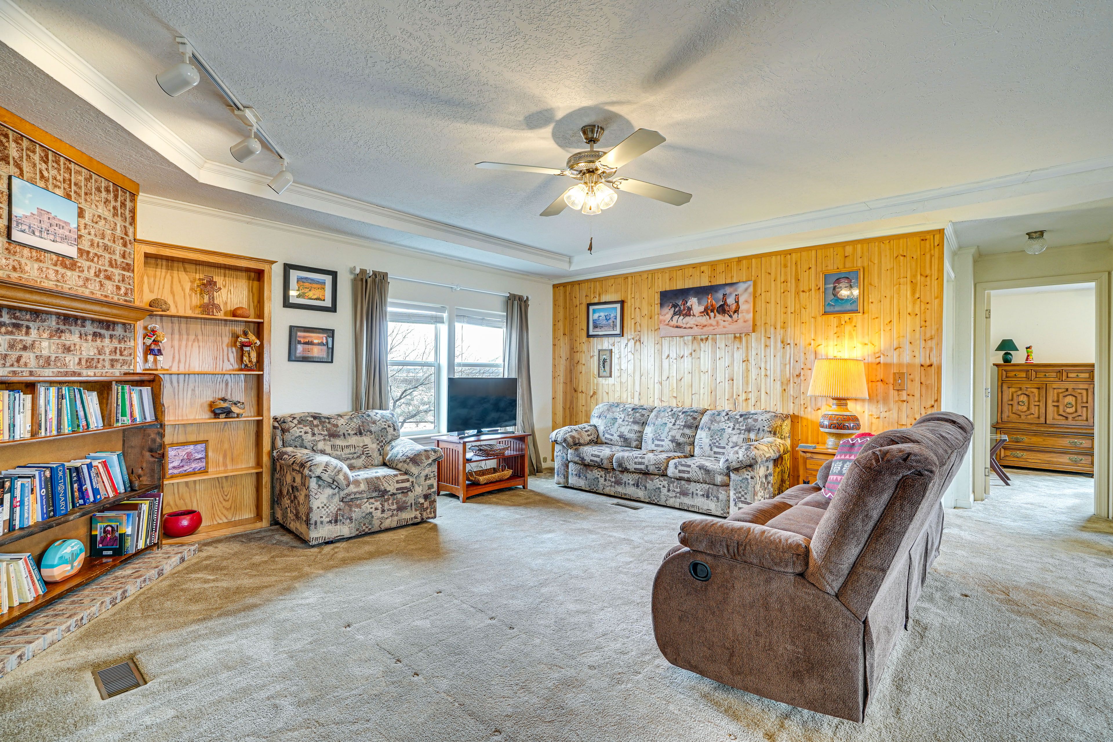 Living Area | Smart TV | Books