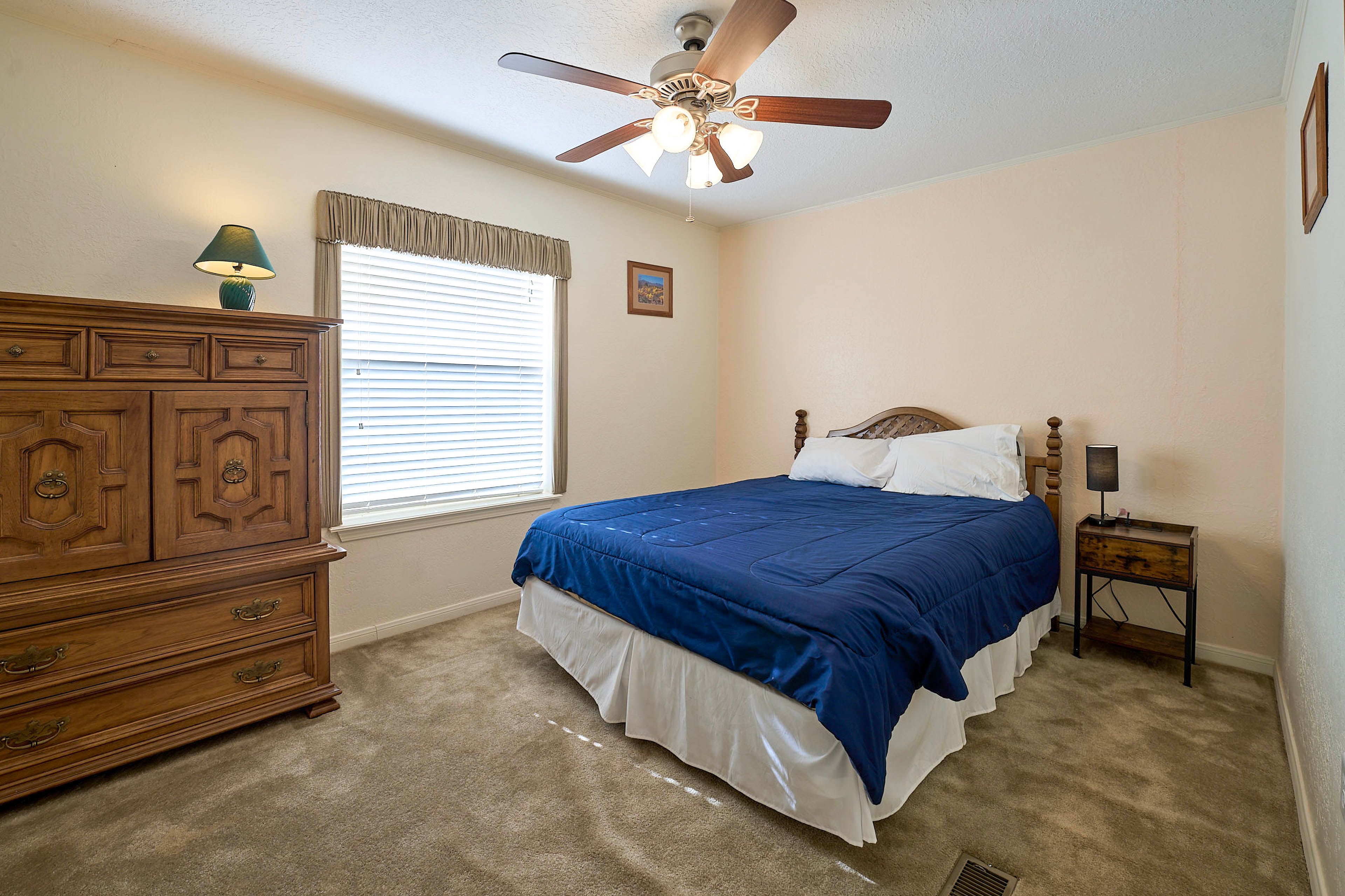 Bedroom 2 | Queen Bed