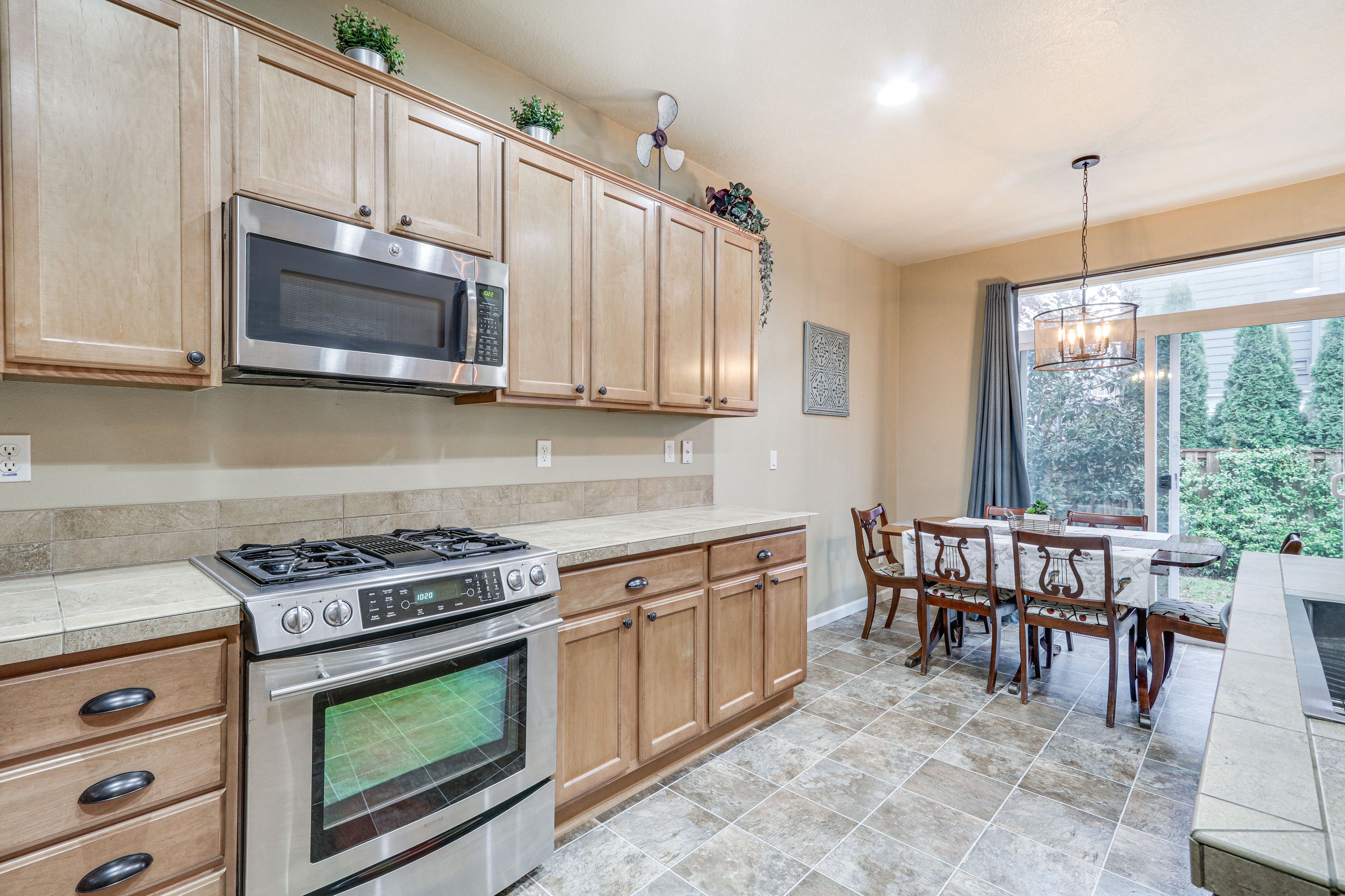 Dining Area | Dishware/Flatware | 1st Floor