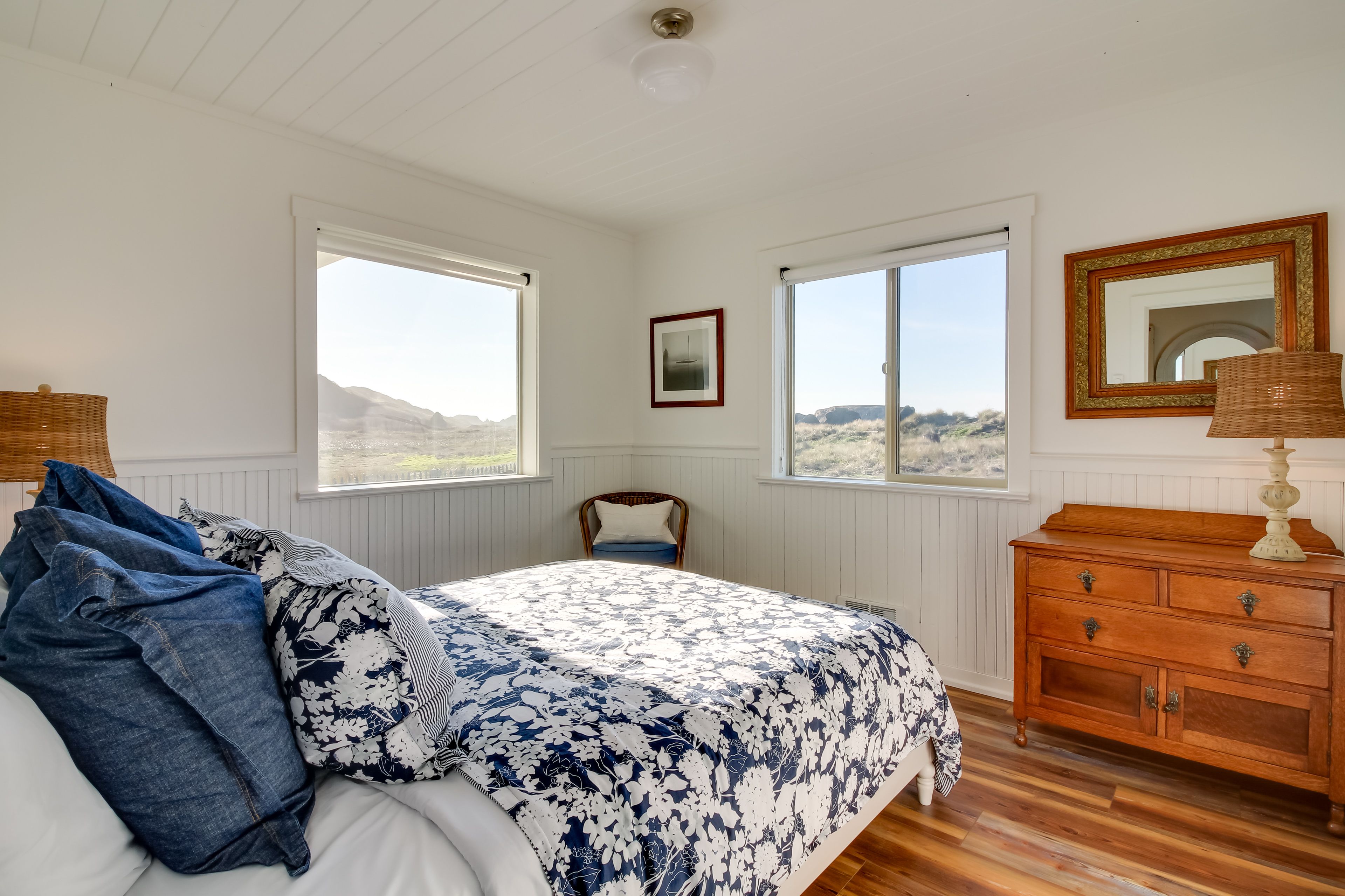 Bedroom 2 | Queen Bed