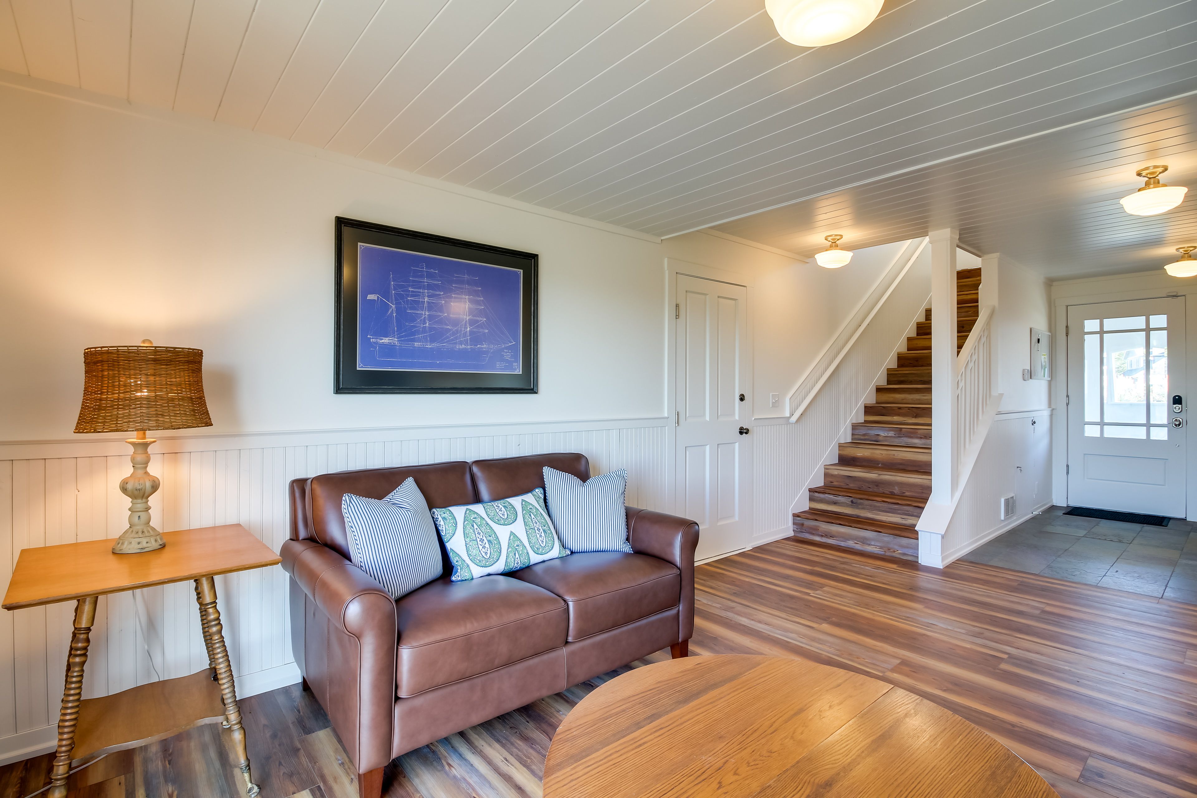 Entry | Sitting Room | Smart TV w/ Cable